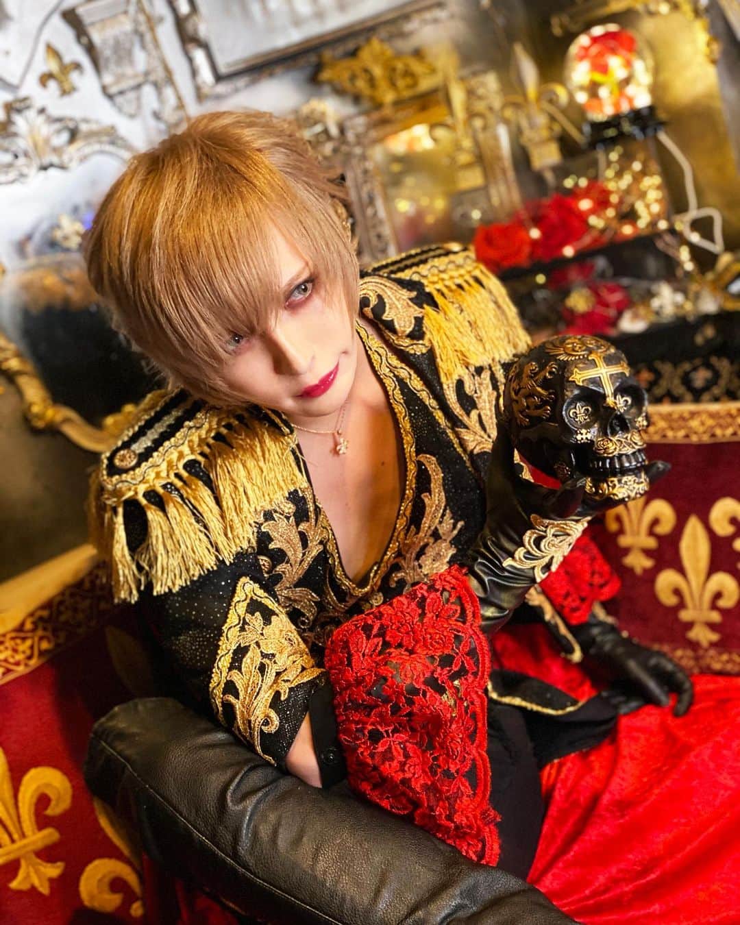 のインスタグラム：「フォトスタジオ　キャンドレで撮影だった。⚜️ iPhoneのアプリなしがこんなに画質いいとは。。。」