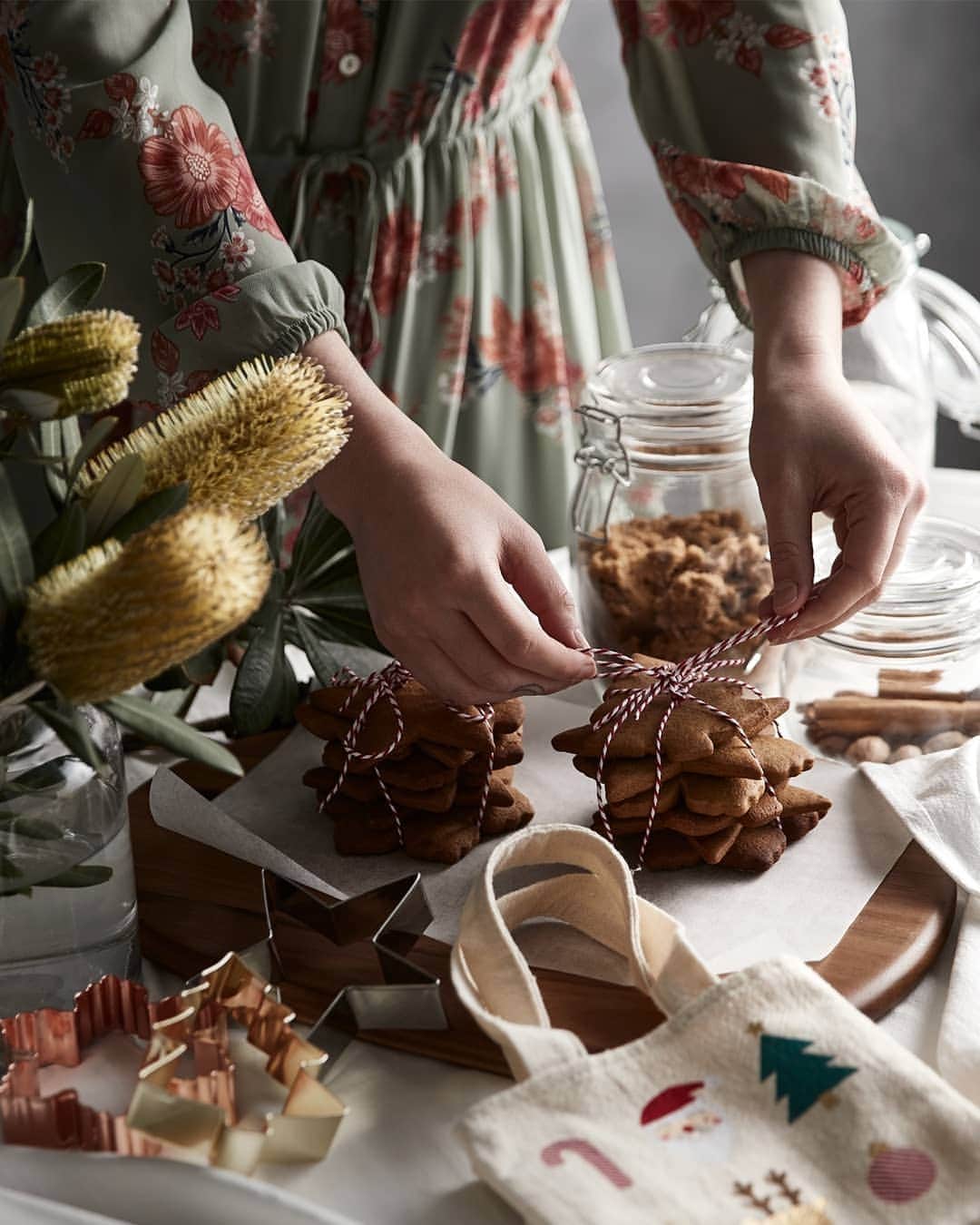 Target Australiaさんのインスタグラム写真 - (Target AustraliaInstagram)「An offering that comes from the kitchen, comes from the heart. That’s why baked goods make meaningful gifts for family, friends or neighbours. Show us your creations on Instagram – tag @targetaus and add #ChristmasMadeBetter  🎯♥️ #targetaus」11月11日 18時07分 - targetaus