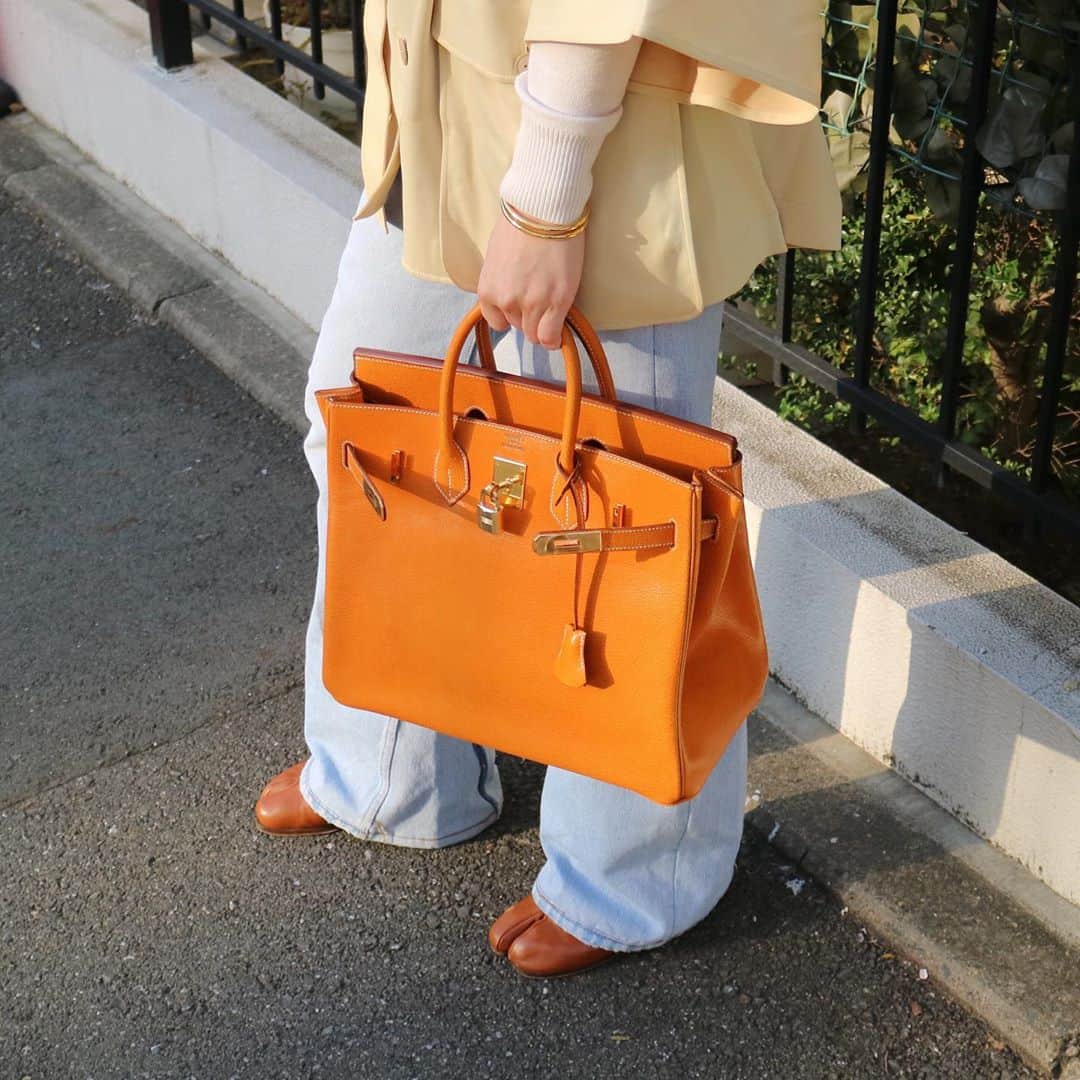のインスタグラム：「SOLD OUT🥨Vintage Hermes Haut a Courrouies 32 in Porc  On webstore search for: AO25774  ✈️Free Shipping Worldwide 📩DM for more info and pricing  ➡️info@amorevintagetokyo.com   #hautacourroies #hac32 #hermesvintage」