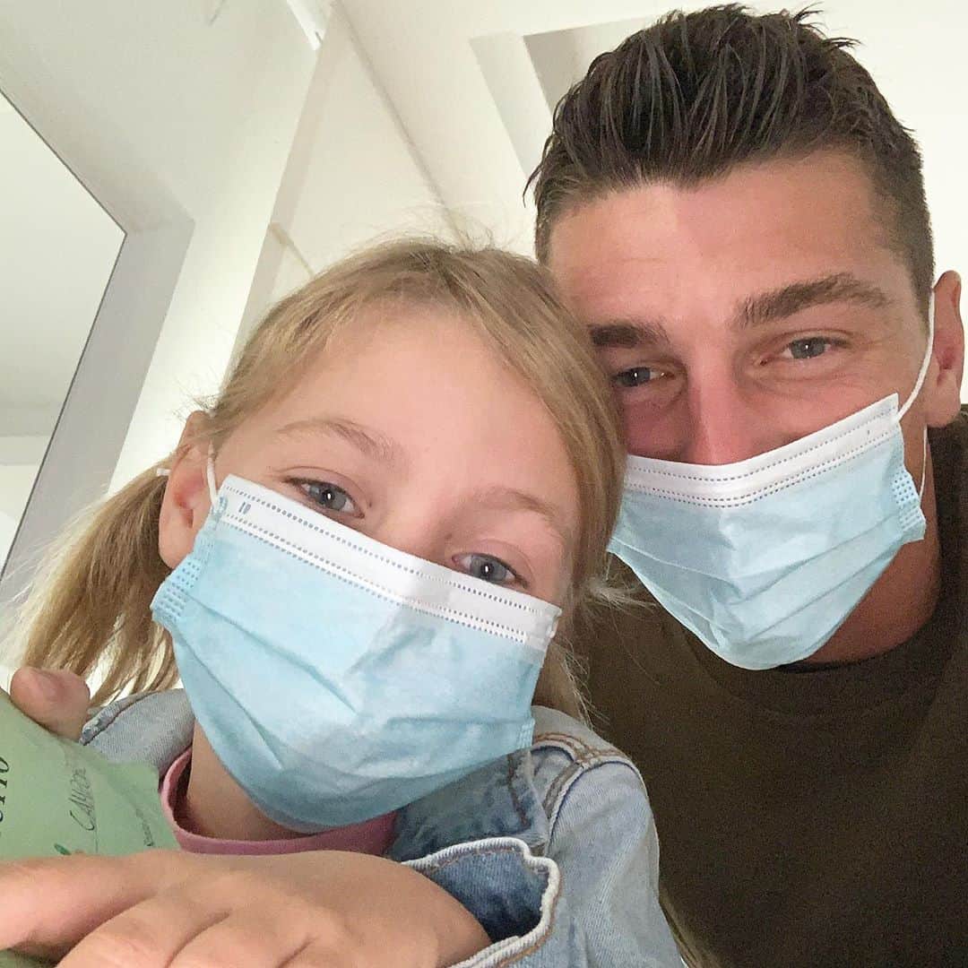 ミケーレ・カンポレーゼのインスタグラム：「👨‍👧#loveyou」