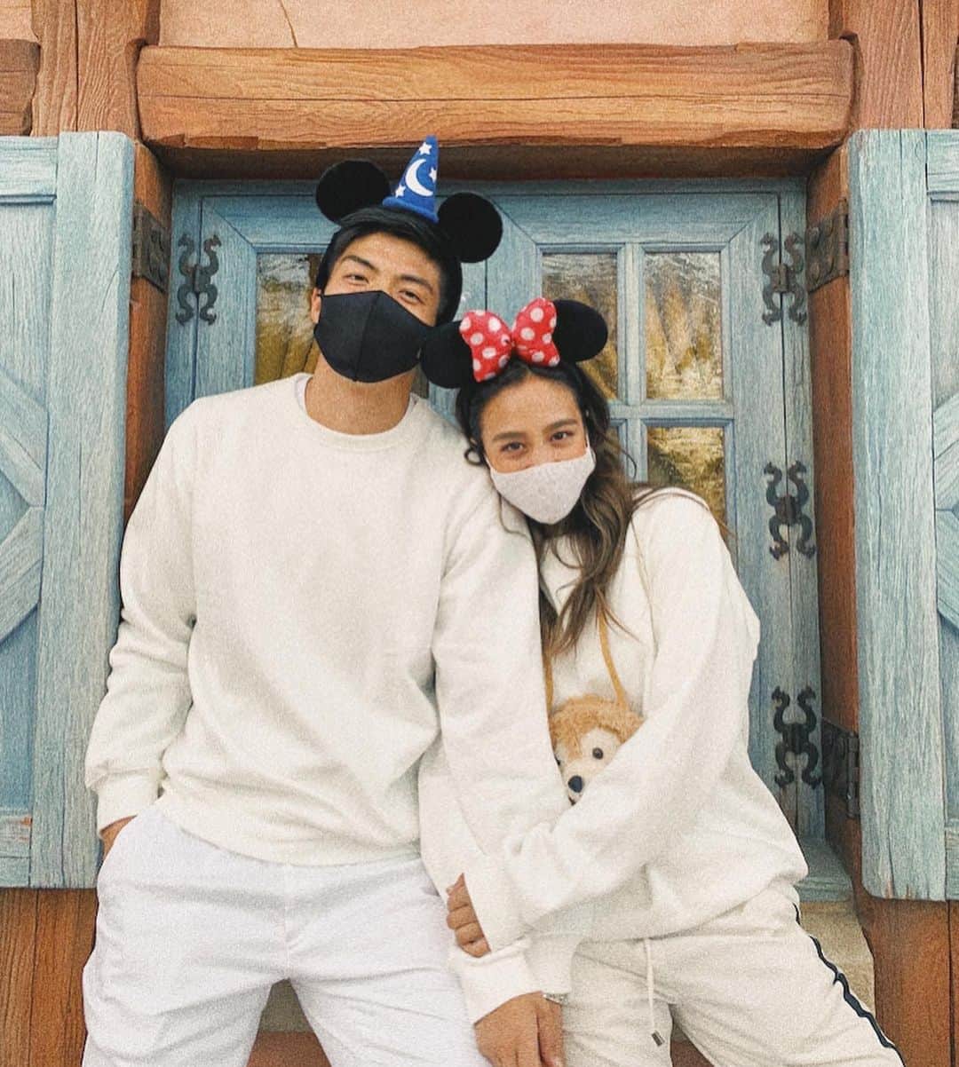 Megha Shrestha のインスタグラム：「TOKYO DISNEY LAND 2020🏰🦋  Went to the world of #beautyandthebeast 🥀  #masklife2020 #masklife #disneyland #tokyojapan #ディズニーランド #ホワイトコーデ #mikieandminnie #mymikie #smileneverlies」