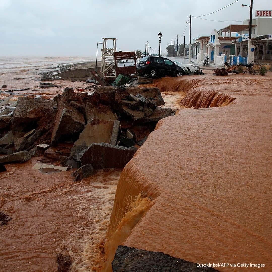 ABC Newsさんのインスタグラム写真 - (ABC NewsInstagram)「Damaged vehicles are seen in a flooded seaside area, following heavy rainfall, in the village of Gournes on the Greek island of Crete, on November 10, 2020. #greece #floods #crete」11月11日 18時30分 - abcnews