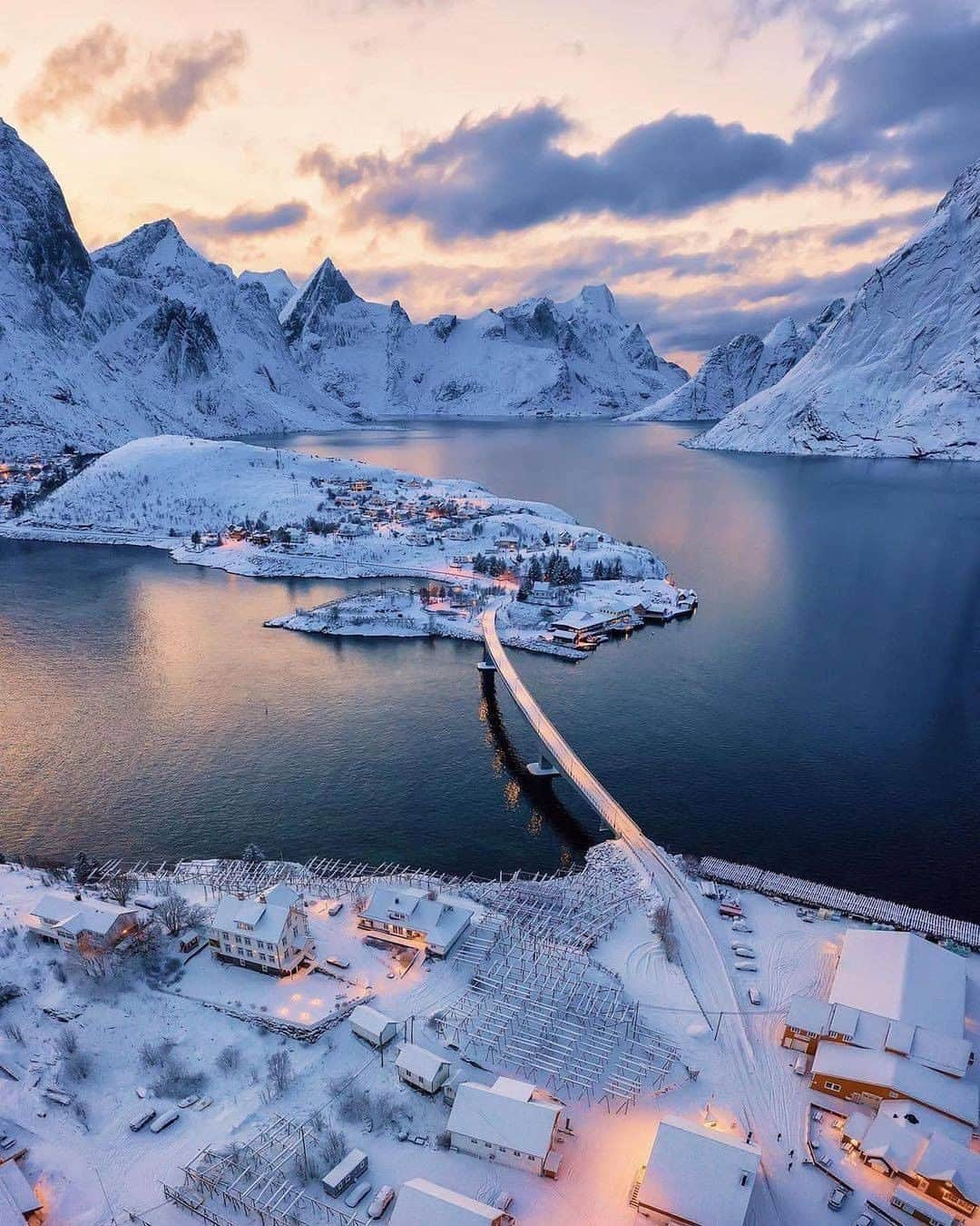 BEAUTIFUL DESTINATIONSさんのインスタグラム写真 - (BEAUTIFUL DESTINATIONSInstagram)「Households that seamlessly blend with nature. ✨ With a beauty so staggering, Lofoten is absolutely dream-like and these pictures show for it. ❄  DId you know that it's certified as a Sustainable Destination? Lofoten is a prime example of a destination that's a great place to travel to or live in—as it preserves local nature, culture, and environment while allowing tourism to operate sustainably. 💡  If given the chance to live anywhere in the world, which location would you chose? 💭  📸 @juli_berk 📍 Lofoten, Norway」11月11日 18時33分 - beautifuldestinations