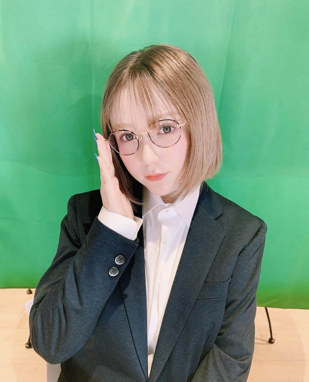 村重杏奈さんのインスタグラム写真 - (村重杏奈Instagram)「ぉじさんスタッフにいじめられました。 19時に公開です。みてね🦋  「たのシゲch」 https://www.youtube.com/channel/UCMJdj0dWt1vNW4JFlAQ0fTw」11月11日 18時33分 - hktanna4848