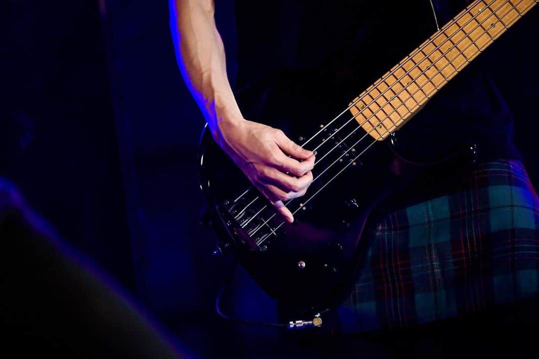 高井淳さんのインスタグラム写真 - (高井淳Instagram)「ベースの日 先日、収録してきた時の一枚。 ハッピベースデイトゥーユゥー♪  #ベースの日  #bass #bassguitar  #bassist」11月11日 18時36分 - jun_t_0110