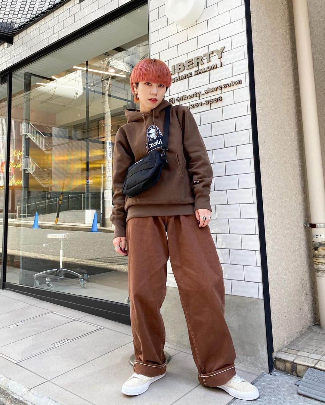 のインスタグラム：「#xgirl_ootd @bubumin325 158cm X-girl NAGOYA STAFF ・ ---------------------------- ・ ▪️X-girl × Champion REVERSE WEAVE SWEAT HOODIE ¥14,000+tax (SIZE S) ▪️WIDE TAPERED PANTS ¥12,000tax(SIZE M) ・ ----------------------------」