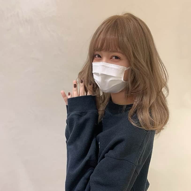 MACOのインスタグラム：「髪色チェンジとトリートメント&カット☕️ ぺぺさんが3色使い分けて 神色にしてくれた…♡ いつもありがとうございます♡」