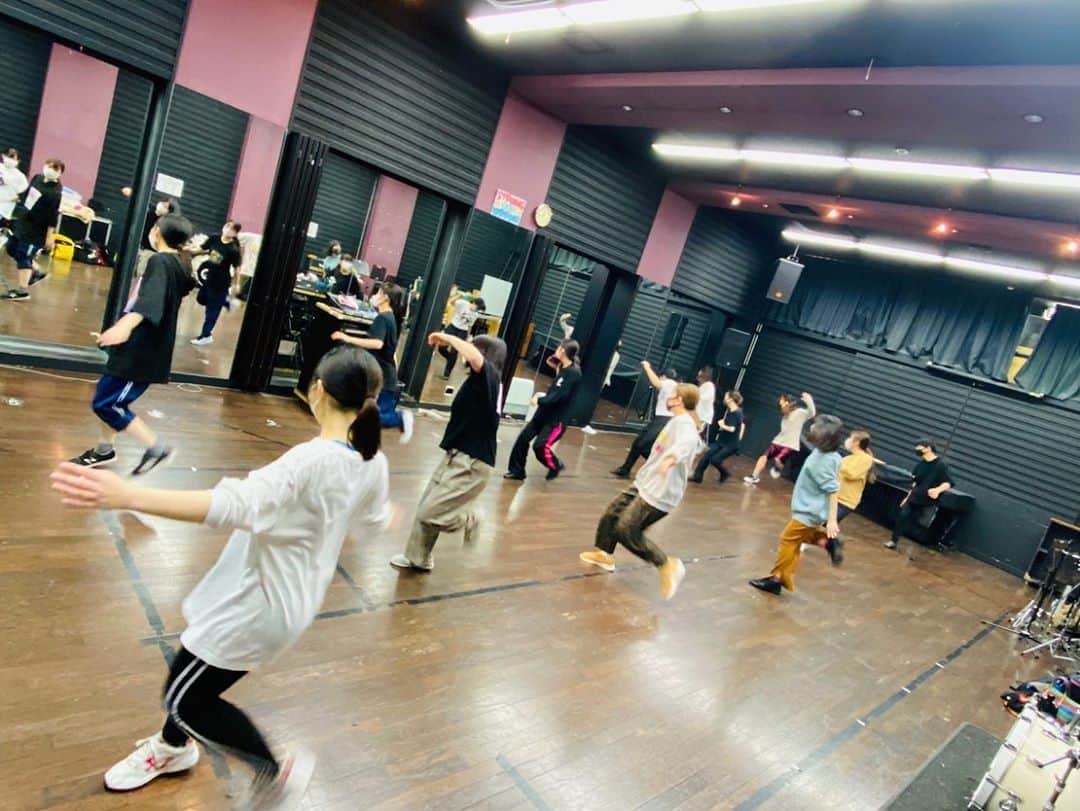 Tokyo School of Music&danceさんのインスタグラム写真 - (Tokyo School of Music&danceInstagram)「* * 俳優/声優コースの授業には ダンスの授業もあります🙆🏻‍♀️💕 * 業界に出て活躍するためには、 演技力だけではなく、 ダンスや歌などの技術も 身につける必要があります👀💡 そうすることで、 よりお仕事が貰いやすくなります☺️✨ * ダンス初心者の子たちもたくさんいるので みんな一生懸命頑張っていました💃🏻💃🏻 * * #20201111 #TSM #TSM西葛西 #tsm西葛西校 #東京スクールオブミュージックandダンス専門学校 #tokyoschoolofmusicanddance #音楽 #ダンス #俳優 #声優 #エンタメ #エンターテイメント #専門学校 #music #dance #actor #actress #voiceactor #voiceactress #entertainment #entertainer #school #schoollife #student #studentlife #dancelesson #schoolphoto #studentphoto #📸 #💃🏻」11月11日 18時49分 - tsm_musicdance