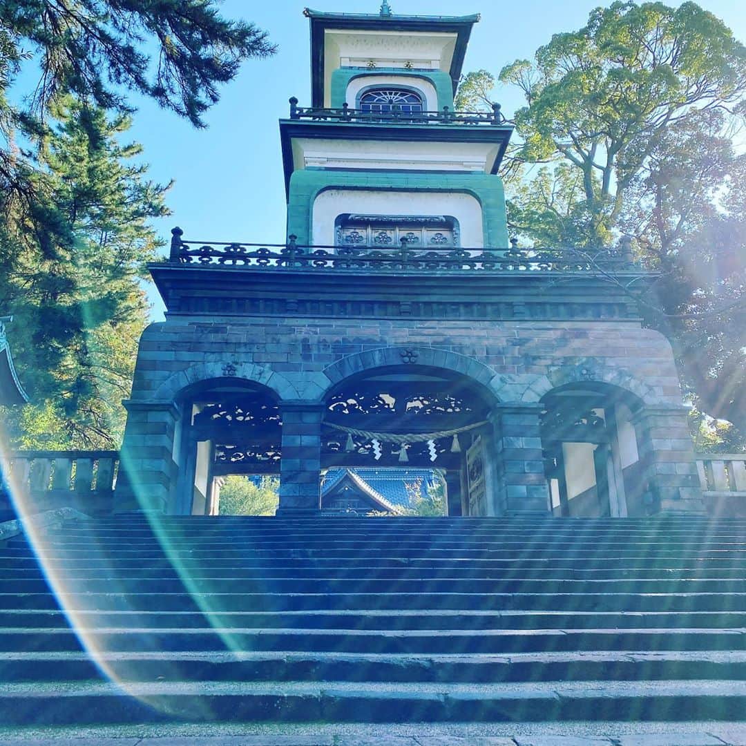 のインスタグラム：「早朝の尾山神社です！ 厄除け、運気アップに画像どうぞ。 #待ち受けにどうぞ #石川県金沢市 #尾山神社」