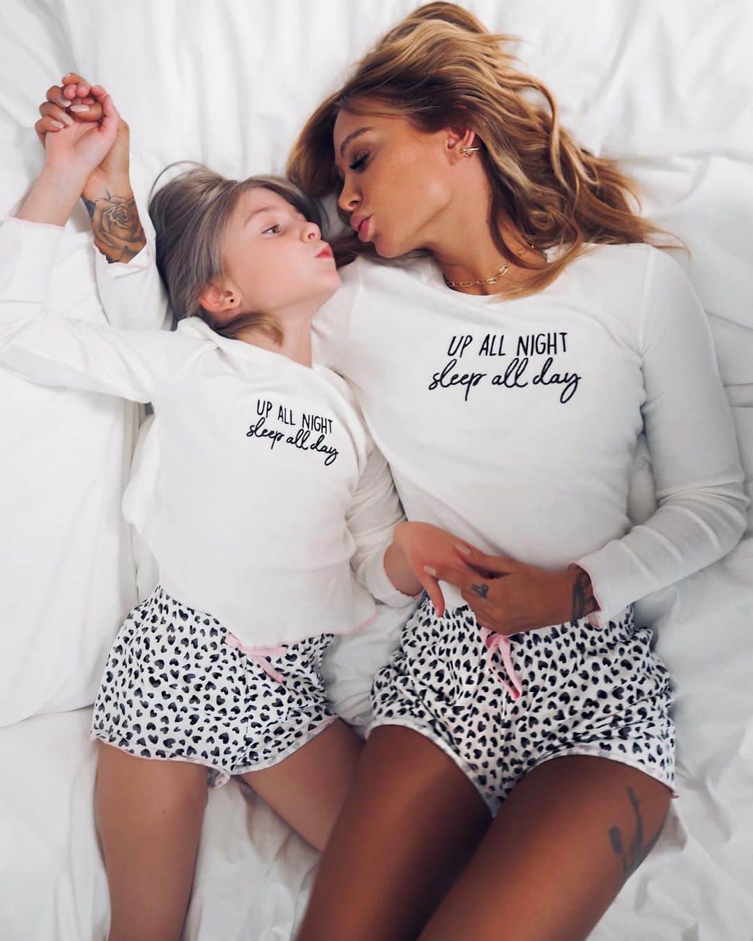 ルー・ティーズデールのインスタグラム：「Lockdown matchy loungeywear with my baby makes me happyyyy ☁️☁️☁️  - the @bouxavenue Mummy and Me collection has now launched online, its comfy, cute and is only a small collection so get it while you can xxx #ad」