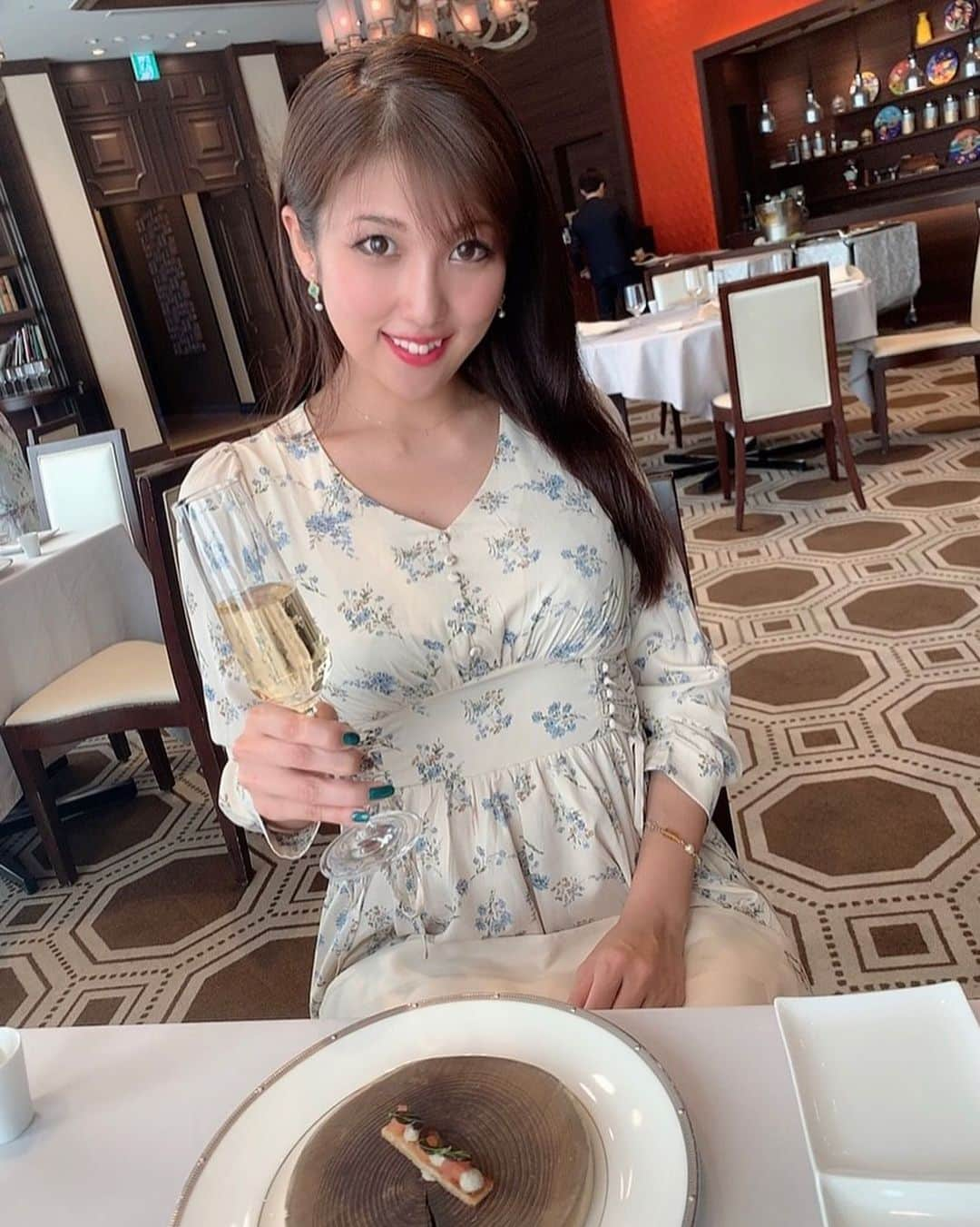 神谷麻美さんのインスタグラム写真 - (神谷麻美Instagram)「今日は #アンジェロコート東京 で母とランチしたよ✨🍽🍷💕✨  とても素敵な場所で✨ すごく美味しかったです🥰💖✨ 美味しい料理は幸せになるね🥰✨🍽🍾✨💗✨   #目白グルメ #ミシュラン2つ星シェフ監修 #東京イタリアン」11月11日 19時03分 - asamice428