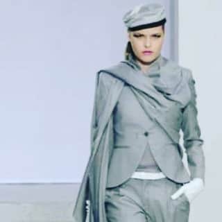 のインスタグラム：「#jeanpaulknott #parisfashionweek #souvenir #galerienikkimarquardt #knott #jeanpaulknott #parishautecouture #nicemoments #eitamakeup#modeenimages #2iemebureau#peaudane #」