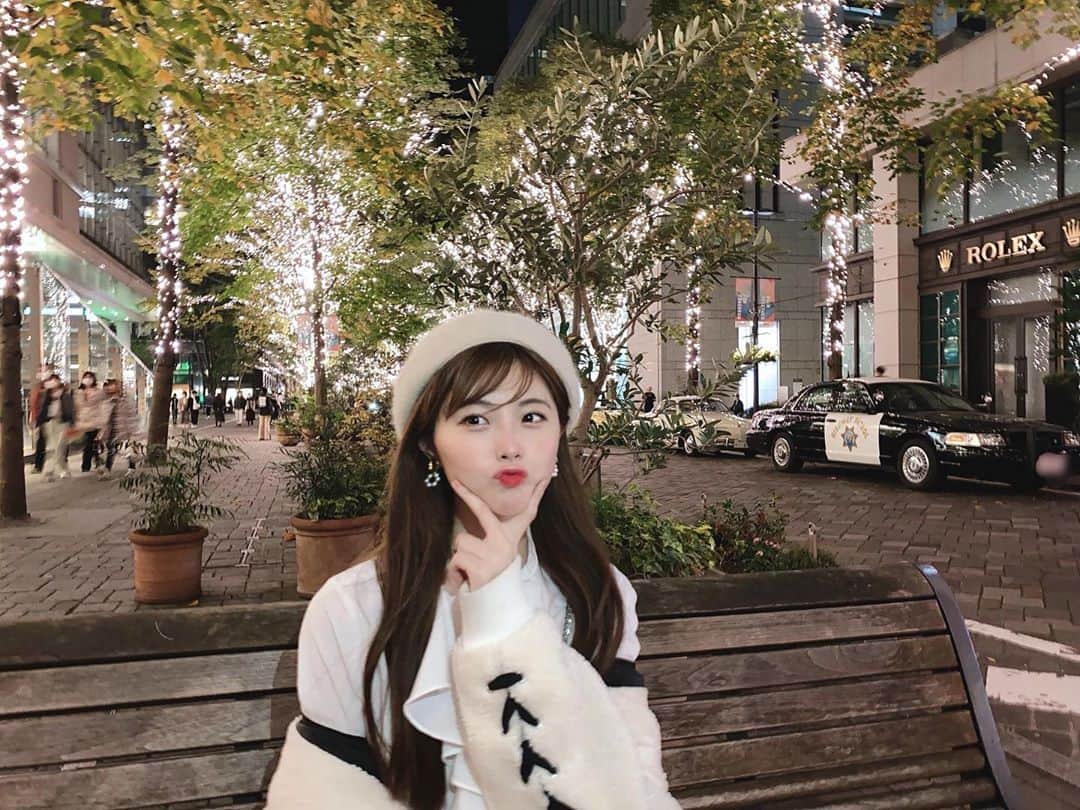 谷真理佳のインスタグラム：「今年はじめてのイルミネーション🎄﻿ @haruka_kodama919 と🥰 写真撮るときだけマスク外して記念写真📸 イルミネーションだいすきです。 #東京イルミネーション ﻿ #丸の内  #クリスマス #😘✌️な表情」