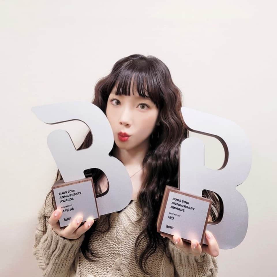 TAEYEONさんのインスタグラム写真 - (TAEYEONInstagram)「@taeyeon_ss Taeyeon's Bugs' 20th Anniversary Award Acceptance 🧸🤎  "Sincere congratulations to Bugs on their 20th anniversary! Please give lots of love to SNSD and me, Taeyeon! Thank you for the awards!"  🏆  Top 20 Most Loved Artists 🏆  Artists With Most #1 #GG4EVA #태연아사랑해 #WeLoveYouTaeyeon #Taeyeon #태연 #tysone #zero #제로 #AlwaysWithTaeyeon #GirlsGeneration #tiffany #sunny #yoona #seohyun #sooyoung #yuri #hyoyeon #snsd #gg #sone #soshi #ohgg #taeny #taetiseo #소녀시대 #AlwaysWithSNSD」11月11日 19時08分 - taeyeondaisy