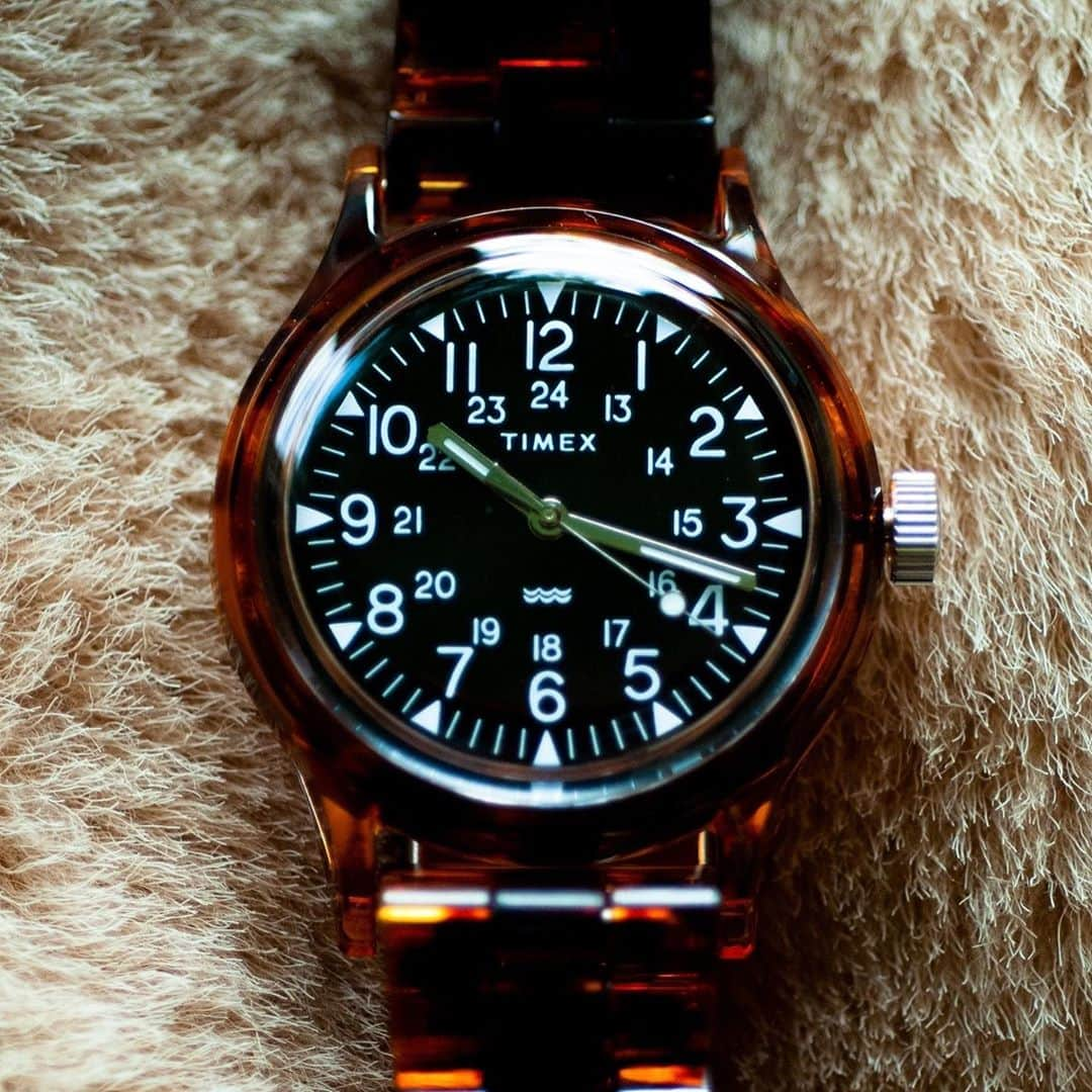 BEAMS ZAKKAさんのインスタグラム写真 - (BEAMS ZAKKAInstagram)「… TIMEX  “TORTOISE SHELL” ・ 毎シーズン好評を博す<TIMEX(タイメックス)>とのコラボレーション。 今回は “TORTOISE SHELL”と銘打ちブランドを代表するモデル「オリジナルキャンパー」と「クラシックデジタル」を初のべっ甲カラーに別注。さらに、バンドをブレスレット仕様に変更し遊び心がありながら上品な印象に仕上げました。他にもBEAMS BOYでは白文字盤タイプも展開します。全国のBEAMS店舗とBEAMS公式オンラインショップにて発売します！ ・ @timex @beams_official @bpr_beams  #timex #beams #beamsboy #originalcamper #classicdigital」11月11日 19時11分 - bpr_beams