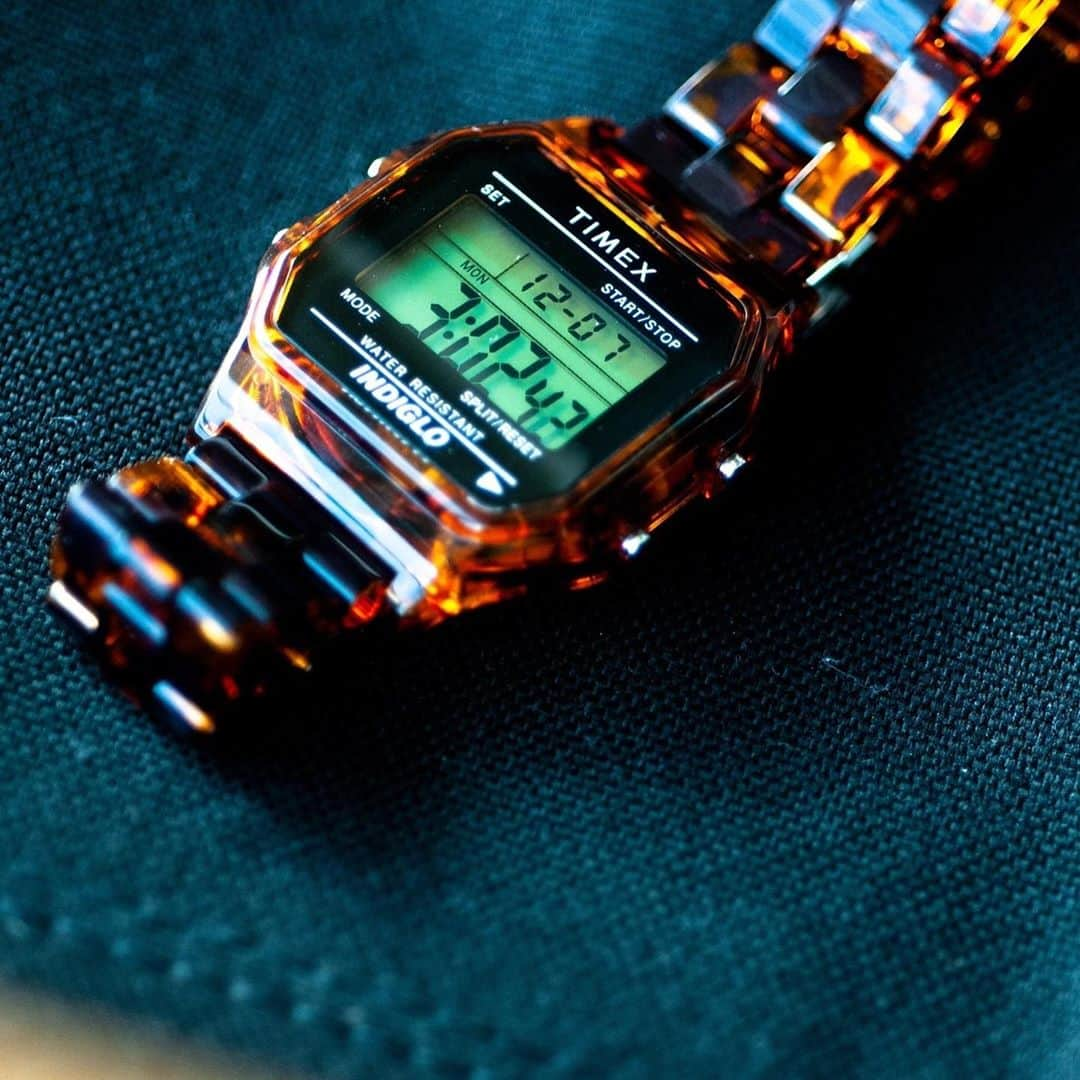 BEAMS ZAKKAさんのインスタグラム写真 - (BEAMS ZAKKAInstagram)「… TIMEX  “TORTOISE SHELL” ・ 毎シーズン好評を博す<TIMEX(タイメックス)>とのコラボレーション。 今回は “TORTOISE SHELL”と銘打ちブランドを代表するモデル「オリジナルキャンパー」と「クラシックデジタル」を初のべっ甲カラーに別注。さらに、バンドをブレスレット仕様に変更し遊び心がありながら上品な印象に仕上げました。他にもBEAMS BOYでは白文字盤タイプも展開します。全国のBEAMS店舗とBEAMS公式オンラインショップにて発売します！ ・ @timex @beams_official @bpr_beams  #timex #beams #beamsboy #originalcamper #classicdigital」11月11日 19時11分 - bpr_beams