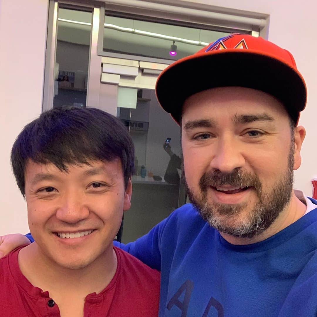 サム・ハミントンのインスタグラム：「What a pleasure to have @mikexingchen on the podcast and listen to his passion for food!  오늘에 특별 손님은 @mikexingchen 하고 음식 대한 열정 얘기 하니까너무 재밌었어요」