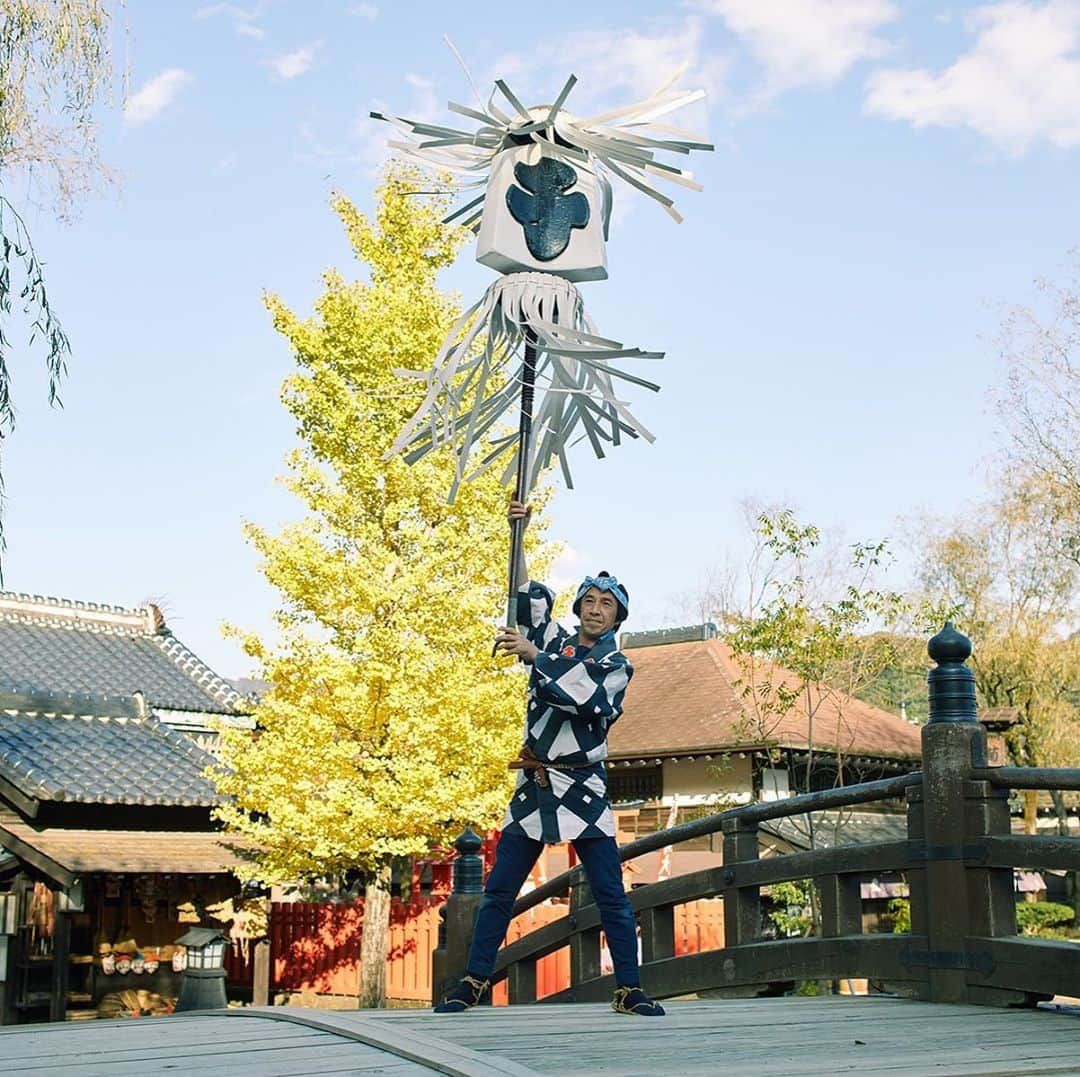 江戸ワンダーランド 日光江戸村のインスタグラム：「・ 江戸町火消し  firefighters in Edo 🍁 火事と喧嘩は江戸の華。Fires and fights are the flower of Edo. ・ ・ #edo #gototravel #秋の江戸 #紅葉 #町火消し #いざ江戸へドロン  #edowonderland #江戸ワンダーランド日光江戸村」