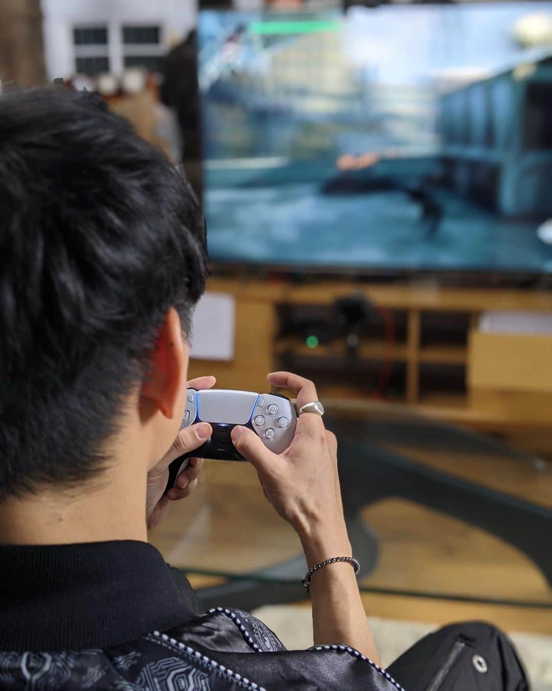 林俊傑のインスタグラム：「Be there or be square! Countdown to PlayStation 5! 11 Nov, 11pm, 🔗 http://playstn.asia/PS5xJJLin  不要怪我沒有邀請你！一起倒數迎接 PlayStation 5！11月11日，23:00 （GMT+8）  #PlayStation5 #PS5AsiaCelebration  @playstation @playstationasia」