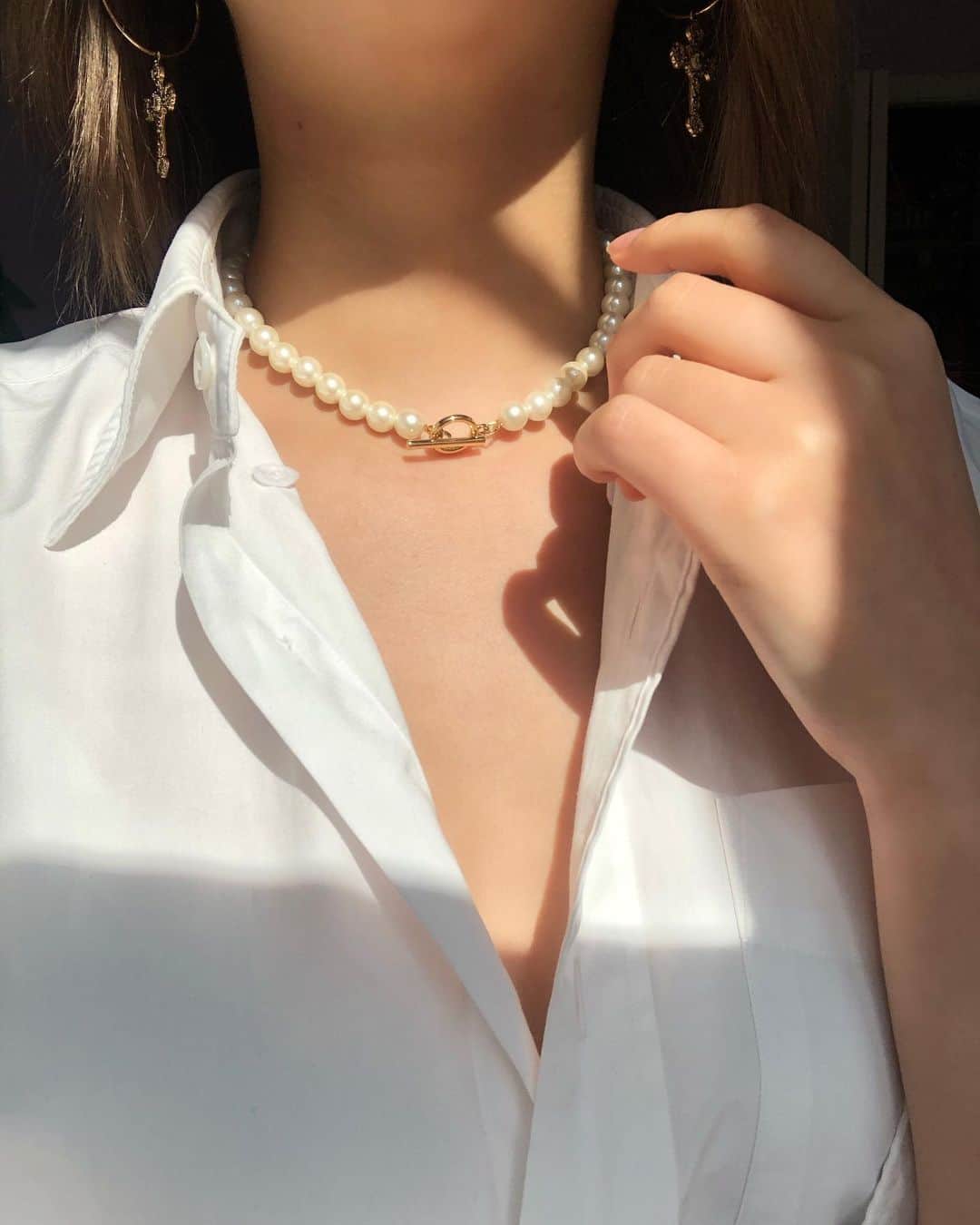松元環季さんのインスタグラム写真 - (松元環季Instagram)「最近毎日付けてる @goldy_jp の秋冬新作ネックレス🤍  マンテルチョーカーだからパールだけど甘すぎないところが絶妙すぎて、スウェットにも合うのにシャツとかにも合うところ天才🥺  #sponsored #necklace #pearlnecklace #pr」11月11日 19時20分 - tamaki__matsumoto
