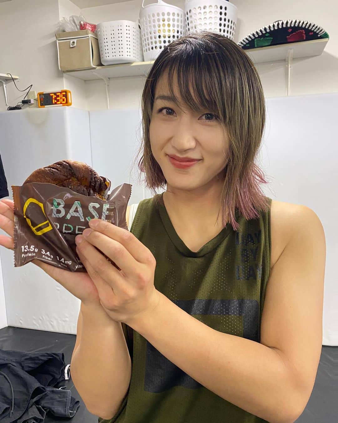杉山しずかのインスタグラム：「with @basefood_tokyo  スケジュールいっぱい 気持ちもいっぱいですが、 空き時間に食べて明日からまた生きる❗️ 調子あげていく❗️ #basefood  #basefoodlife  #杉山しずか  #rvddw」