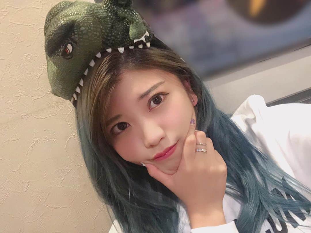 EON（梶野恵園）のインスタグラム：「﻿ ﻿ 💙👋🏼🦖﻿」