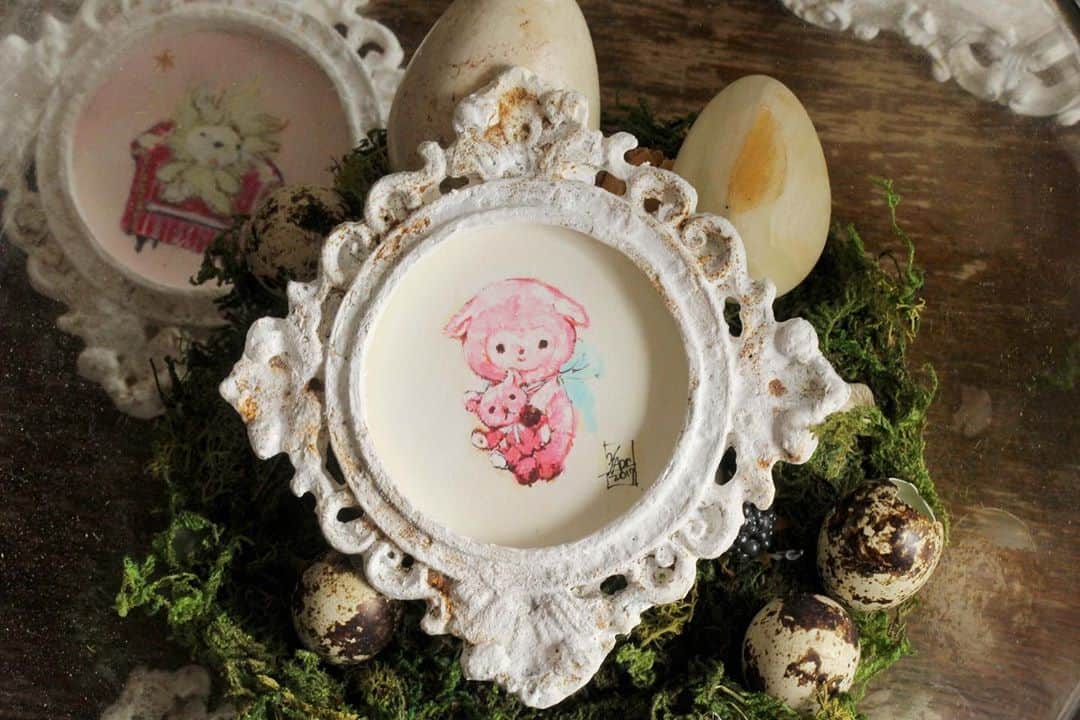加倉井ミサイルのインスタグラム：「SAKURA mimi  #今日のミミちゃん🐏 #todaysmimi🐏 #sofvi #vag22  #medicomtoy #絵本  #manga #cartoon #cartoons  #painting #illustration #art #artwork #artist #picturebooks #Childrensbook #childrenbook #stuffed #softtoy #softtoys #stuffedanimals #stuffedsheep  #sheep #happy」