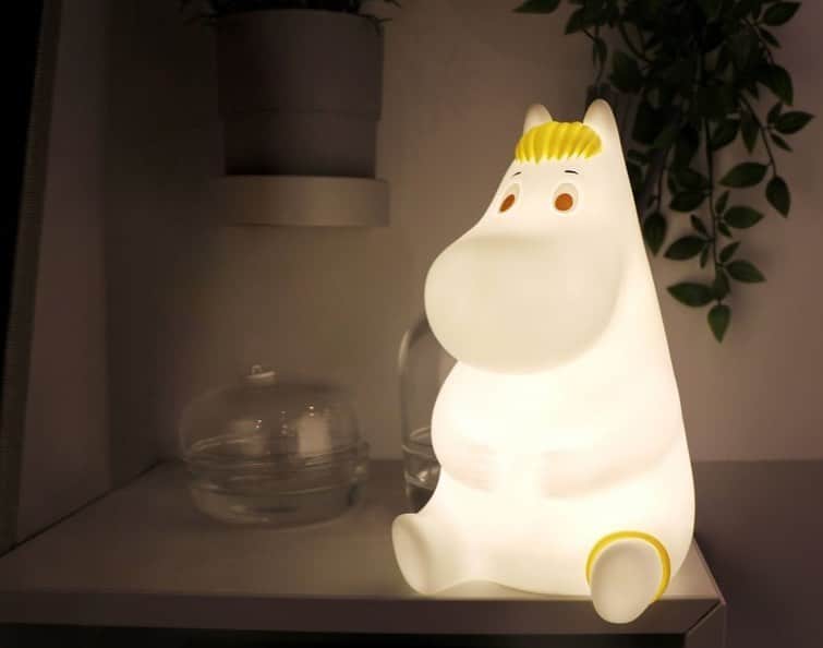 ムーミンさんのインスタグラム写真 - (ムーミンInstagram)「The Moomins will help you get through the darkest time of the year. 🥰 visit our blog for the tips to make your autumn as Moominous and safe as possible 👉 moom.in/survivedarkmonths  #moomin #moominofficial #moominshop #moomincom」11月11日 19時41分 - moominofficial