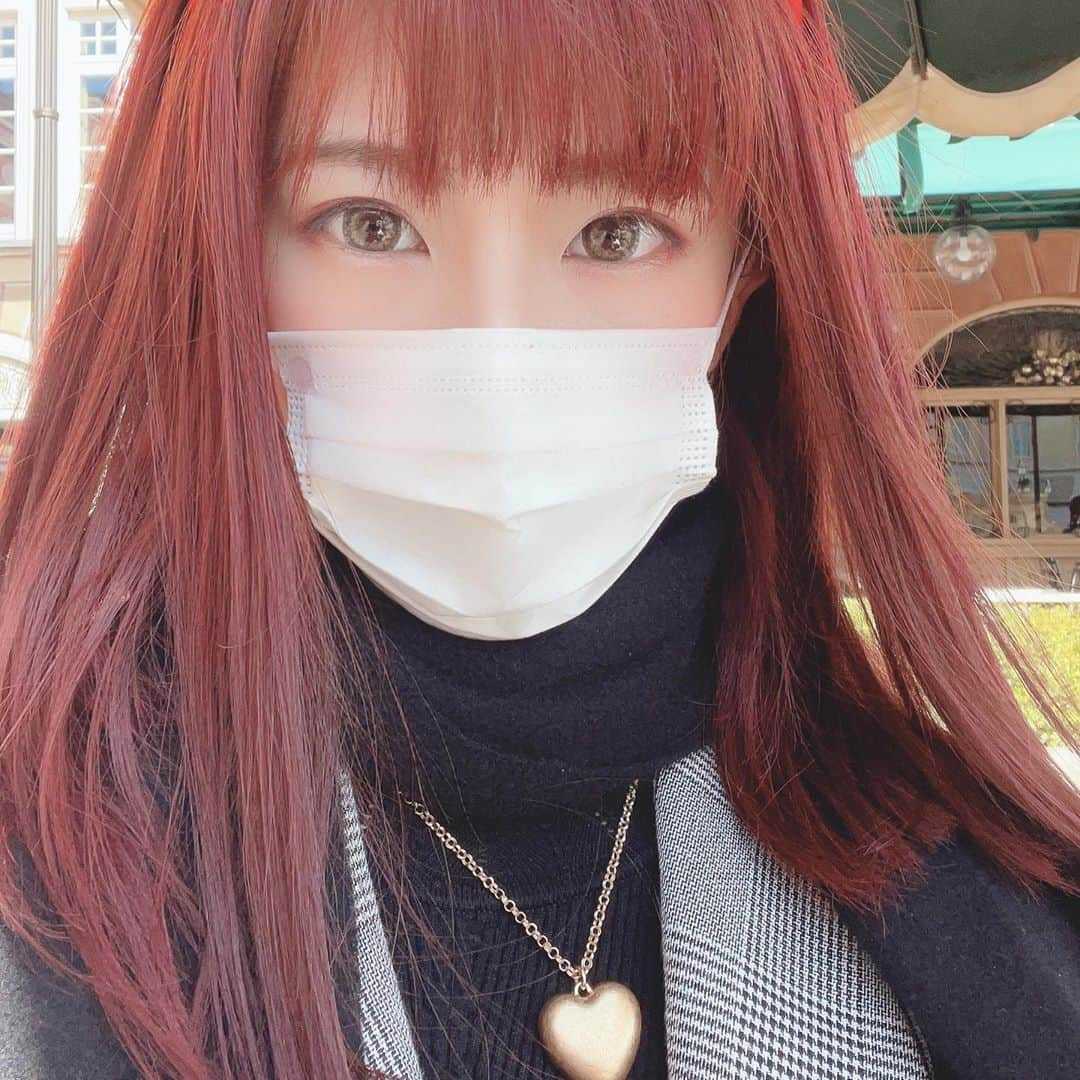 桜花りなさんのインスタグラム写真 - (桜花りなInstagram)「＊ たくさんの愛あるDM ありがとうございます😚💕 その中でも使ったカラコンに対する DMが多かったので紹介します🎀 ・ ・ 【カラコン】lilmoon 【カラー】cream grege かなり存在感があって好き😚!! イメチェンしたい子とか派手顔に したい子とかはオススメかな💁‍♀️❤️ ・ ・ #カラコン　#lilmoon #ハーフカラコン #ハーフになりたい　#ディズニー #ディズニーシー　#クリスマス #クリスマスディズニー　#zara」11月11日 19時36分 - xxyuricornxx