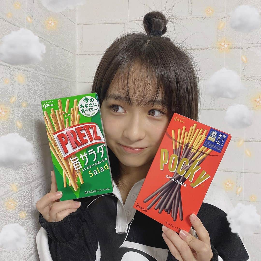 佐藤ひなたさんのインスタグラム写真 - (佐藤ひなたInstagram)「・ ・ 本日11月11日は #ポッキー&プリッツの日 ！！  #Pocky #Pocky派 #ポッキー #プリッツ #プリッツ派 みんなはどっち派?!  #江崎グリコ #グリコ 平成11年11月11日の1が6個並ぶ日から この記念日がスタートしたんだって！ ひなが生まれる前からあったんだ！！  問題！ひなはどっちも好きですが 今日の気分はどっちでしょう？  答えは3枚目♥  #すっぴん #お団子 #雲  #ミッキーマウス #長袖 #ポロシャツ #Bershka #Cuugal #キューガルモデル #佐藤ひなた #ひな #ひなdays」11月11日 19時43分 - hinata_sato_official