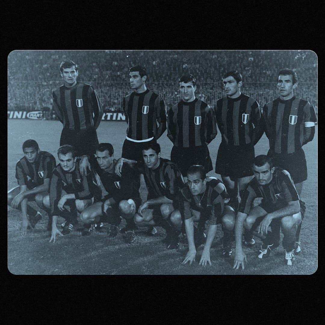 インテルナツィオナーレ・ミラノさんのインスタグラム写真 - (インテルナツィオナーレ・ミラノInstagram)「11 LEGENDARY NERAZZURRI LINE-UPS 🔙⚫️🔵 It's 11/11 today, the perfect opportunity to look back at Nerazzurri starting elevens which made history with the Club! Read more on inter.it/en #Inter #ForzaInter #StartingXI #Football #Legends」11月11日 19時48分 - inter