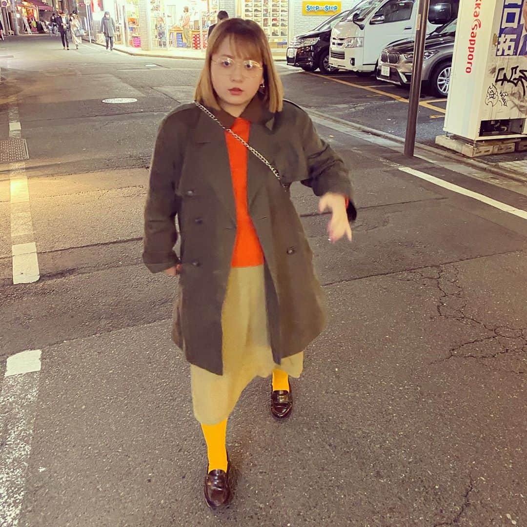 西田さおりのインスタグラム：「🍊スーパーオレンジおばさんDAY🍊 . . #下北沢 #トロワシャンブルで #同期の素敵じゃないか #と遭遇 #素敵じゃないかって #すごく良いコンビ名 #スーパーオレンジおばさん」