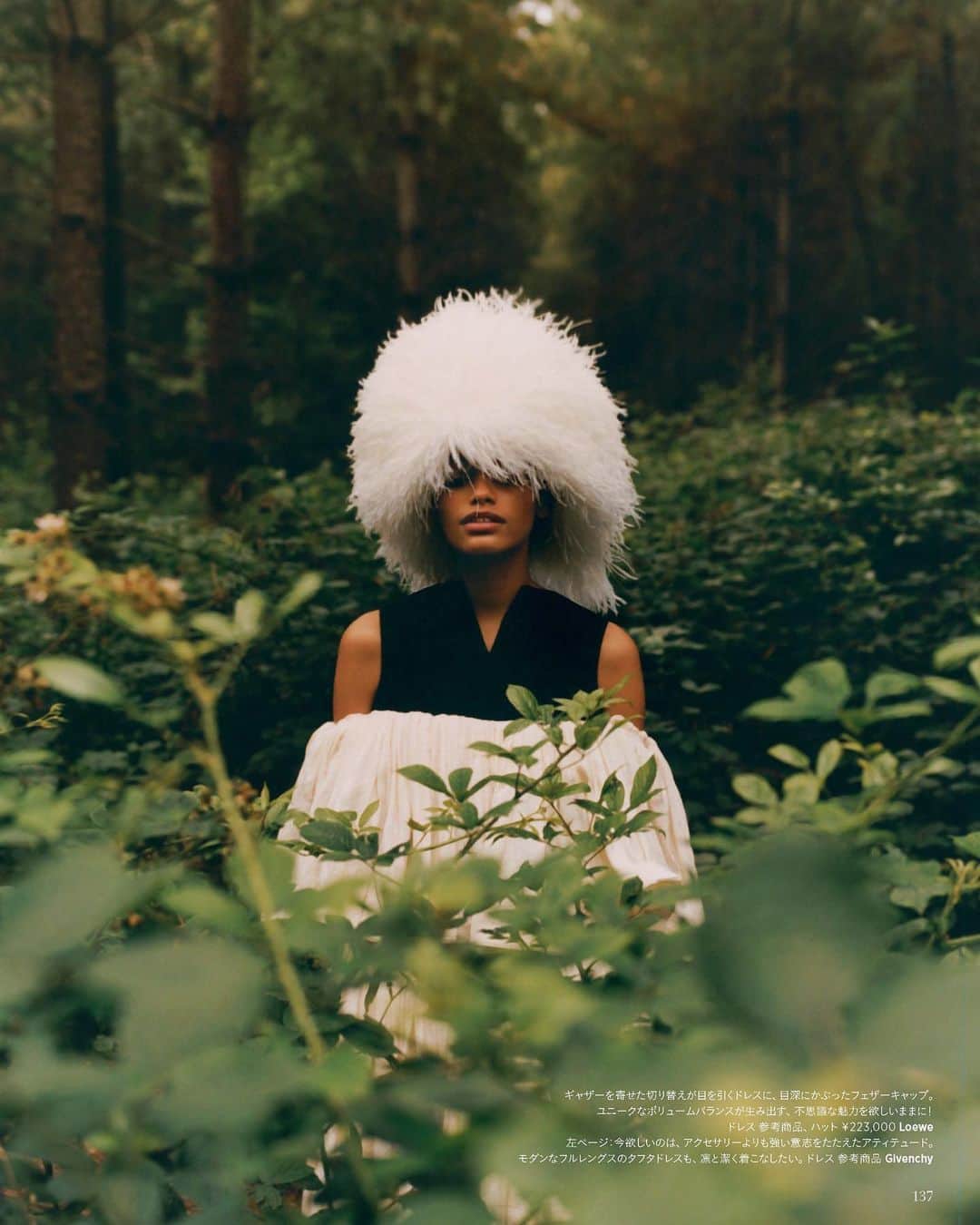 Harper's BAZAAR Japanさんのインスタグラム写真 - (Harper's BAZAAR JapanInstagram)「妖精を追いかける少女のような、イノセンスと好奇心。そんなスピリットを白という色に託して、深い自然へと足を踏み入れる。木々と大地に抱かれて、ファンタジーに身をゆだねるひととき。  ファッションストーリー「THE FAERIE QUEENE　私だけの秘密の森へ」は、発売中のハーパーズ バザー12月号でチェック。  Photos: INA LEKIEWICZ Styling: LEITH CLARK Hair: DANIEL MARTIN at BRYANT ARTISTS  Makeup:FLORRIE WHITE at BRYANT ARTISTS  Stylists Assistant: TILLY WHEATING  Production:LUCY WATSON PRODUCTIONS  Model: ALEXIS SUNDMAN at NEXT  #ハーパーズバザー #ファッション #ファッションストーリー #aw2020 #秋冬ファッション #白 #ホワイトコーデ #ホワイト #モード #ファッション誌 #12月号 #発売中 #harpersbazaar #harpersbazaarjapan #fashion #fashionphotography #fashionstory #mode #white #fashionmagazine #nowonsale」11月11日 20時07分 - harpersbazaarjapan