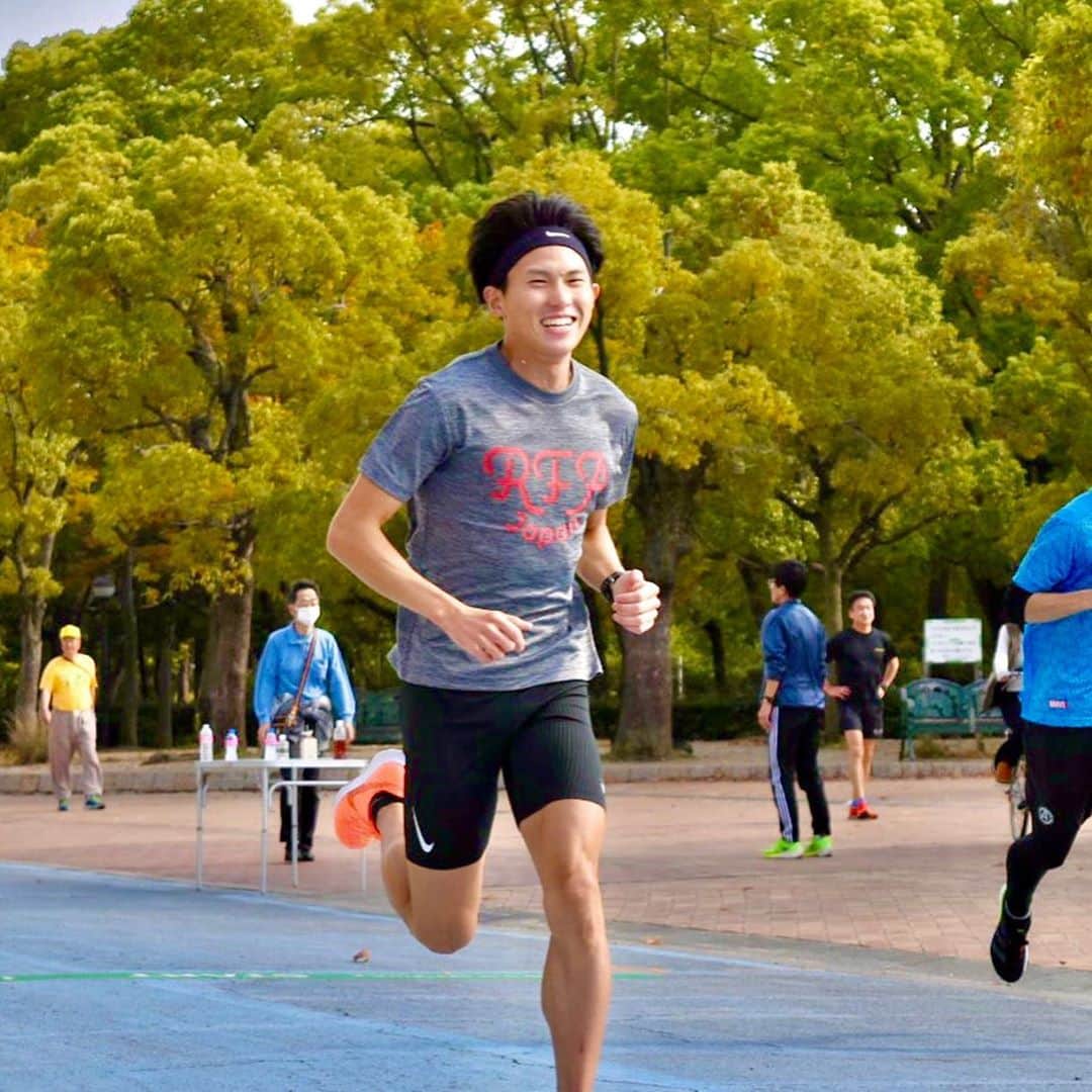 高久龍さんのインスタグラム写真 - (高久龍Instagram)「先日、大阪で行われたランニングイベントにて。 プロランナーとご一緒できて、良い経験させて頂きました。  #新田ゼラチン #RUNSHOT #RFAJapan #nike #running #run #なんのポーズか分かるかな #カメラマンも出来る秋葉さん」11月11日 20時07分 - ryu.t218