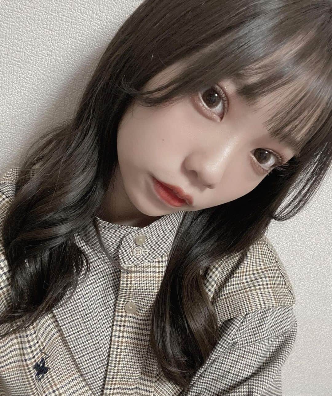 仲村和泉のインスタグラム：「New hair color❤︎﻿ ﻿ ﻿ 久しぶりに暗くしました☺︎﻿ ﻿ ﻿ ﻿ ﻿ ﻿ #haircolor #ヘアカラー #暗髪 #暗髪カラー」
