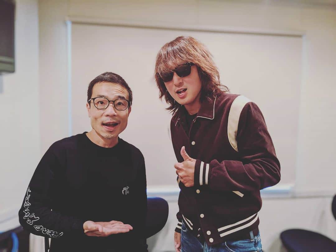 磯部正文のインスタグラム：「今週末11/13(金)26:00~  bayfm「MOZAIKU NIGHT FRIDAY～J's EDITION ROCK LINE～」 ゲストでお邪魔しました🤓 Jさんにも久々に会えて 色々な話 堪能できました  radikoアプリ等で 是非お聴きくださいませ」