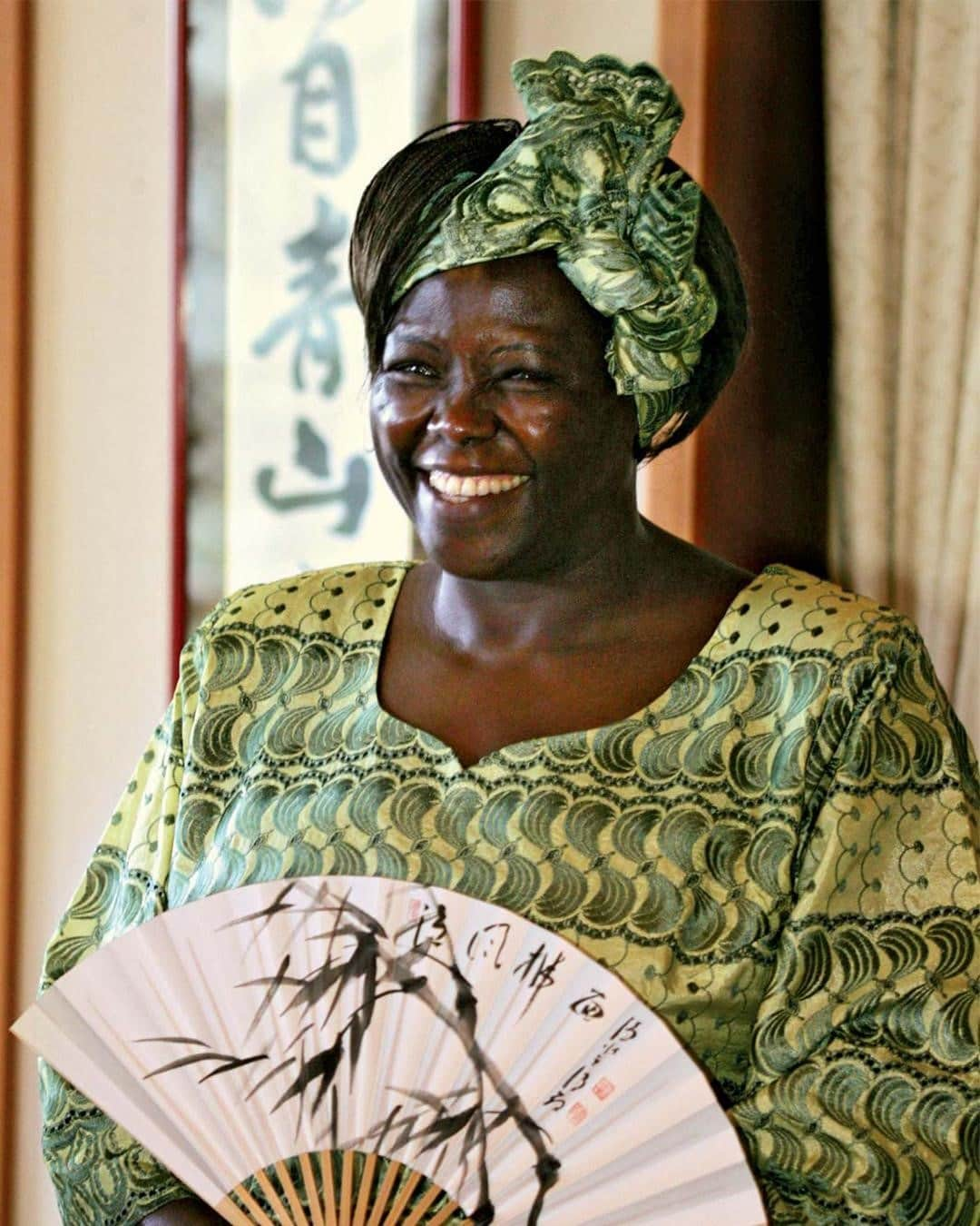 ロクシタンさんのインスタグラム写真 - (ロクシタンInstagram)「Wangari Maathai – founder of the Green Belt Movement and the 2004 Nobel Peace Prize Laureate. 🌿⁣ ⁣ We want to take time to highlight some of the world’s incredible women. This week’s #WCW is none other than Wangari Muta Maathai – the first woman in East and Central Africa to earn a doctorate. She later served on the National Council of Women, where she introduced community-based tree planting. 🌳The @GreenBeltMovement, whose focus is poverty reduction and environmental conservation through tree planting, was created. ⁣ ⁣ These are only some of the wildly impressive things Wangari achieved in her lifetime. Her legacy lives on through the forests and communities she helped to restore. Planting trees and restoring the areas we cultivate is in the hearts of all our growers. L’Occitane believes in giving more than we take from nature. ⁣ ⁣ #Inspiration #reforestation #nature #Preservation #Loccitane #PreservingBiodiversity⁣ Image credit: Wangari Maathai, 2005. Kimimasa Mayama – Reuters/Landov」11月11日 20時00分 - loccitane