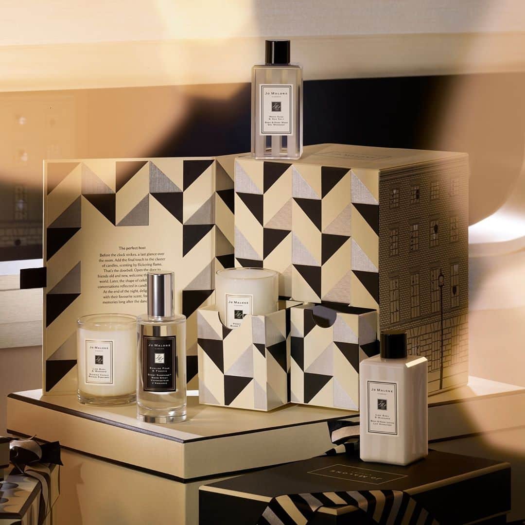 Jo Malone Londonさんのインスタグラム写真 - (Jo Malone LondonInstagram)「For someone special. Five favourites for the home in a decorative box. #SeasonOfScent」11月11日 20時00分 - jomalonelondon