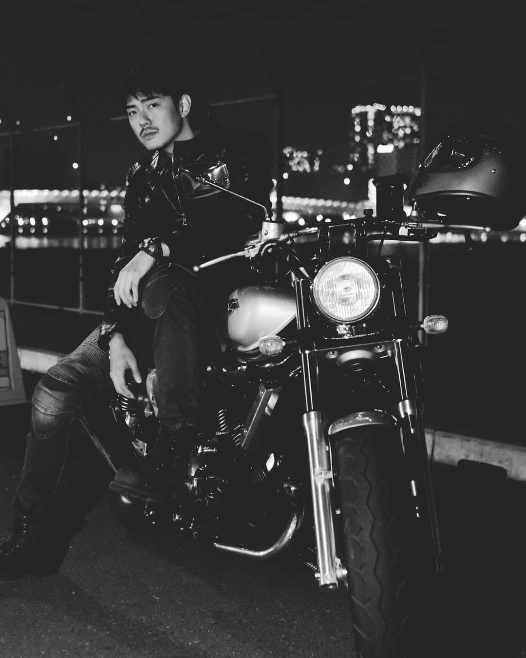 長田成哉のインスタグラム：「﻿ ﻿ Photo by @yosuke_nishi_photo ﻿ ﻿ #西洋亮﻿ #西カメラマン﻿ #motorcycle ﻿ #kawasaki﻿ #エリミネーター250v」