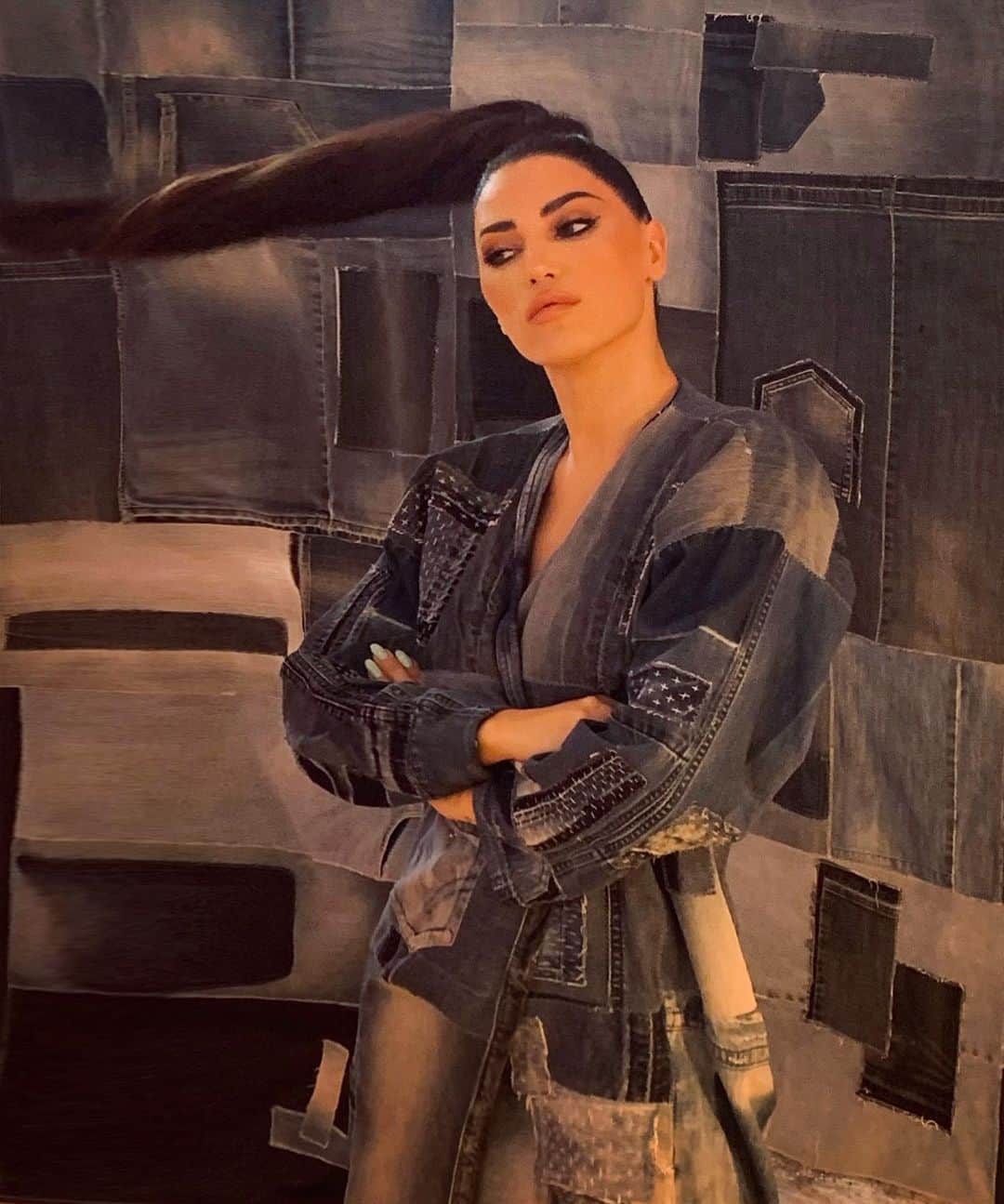 ヨランテ・ヴァン・カスベルヘンのインスタグラム：「My face when someone pulls my hair 🥱」