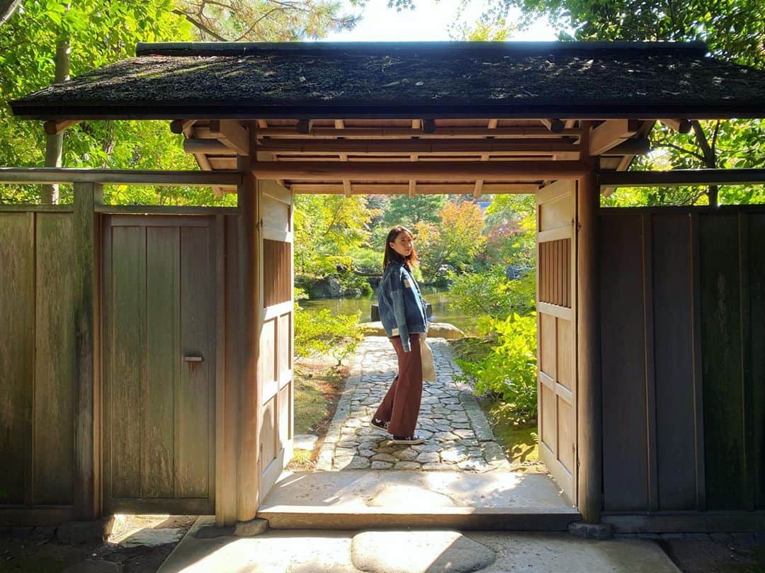崎本ゆかりのインスタグラム：「🌿  #癒し #寒川神社 #神嶽山神苑 #1111」