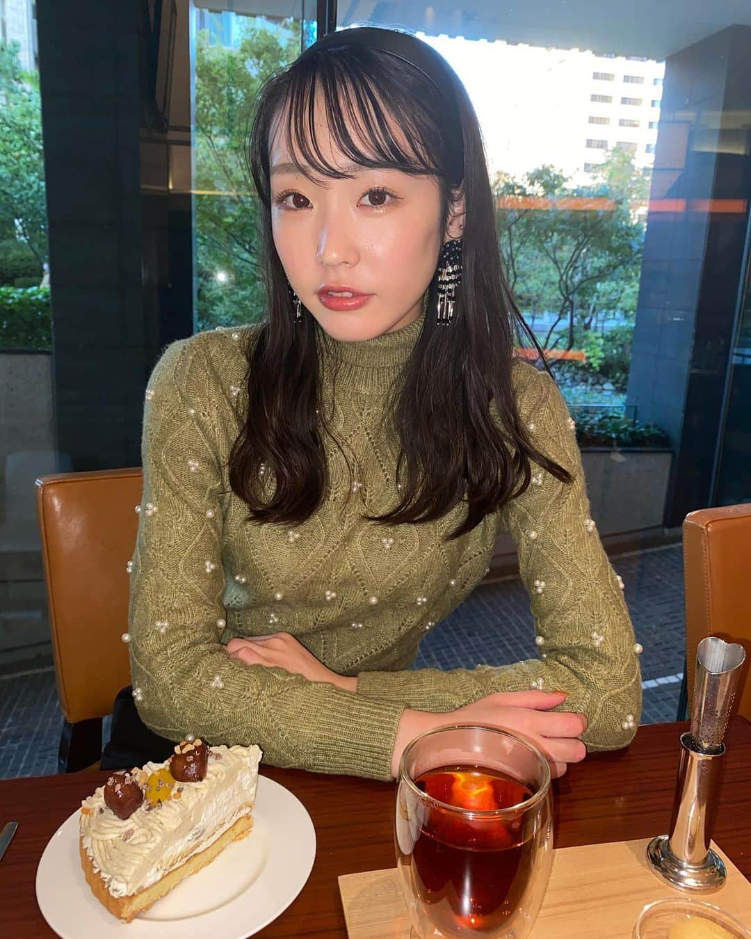 田中美有のインスタグラム：「こんばんは🌙.*·̩͙  グランフロントにあるstressedさんに。 和栗のタルトが美味しすぎた！♡    ┈┈┈┈┈┈┈┈┈┈  今日の #みゆポチ お願いします🧸🤍 プロフィール欄のURLから投票できます！！  そしてファイナルイベントのチケット販売中です！最後まで私たちを見守ってくださると嬉しいです🥺🤍 詳細は @miss_campus_kg_official で！！！  #ミスコン #ミスキャンパス関西学院 #関学 #関西学院大学 #今日のファッション #カチューシャ #ザラコーデ #梅田カフェ #グランフロント大阪 #グランフロントカフェ #うめきた広場」