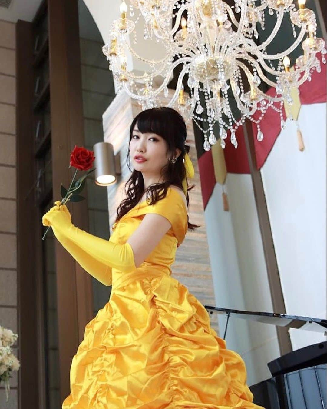 浅井麻里さんのインスタグラム写真 - (浅井麻里Instagram)「💛🌹💛﻿ ﻿ ベルドレスでの撮影データ🥀﻿ ﻿ いつかウィッグ付けての﻿ フル仮装もやってみたいなー💕👸﻿ (一番やってみたいのはアリエル❤️🧜‍♀️)﻿ ﻿ ﻿ 冬でもウェディングドレスや﻿ カラードレス着て撮影するから肌ケアは必須✨﻿ 質問もらうこともあるから、﻿ また脱毛について書いとくねー♬😊﻿ ﻿ いろんな脱毛サロンある中で、﻿ 銀座カラーは業界最安値レベルの﻿ 月額3,000円で全身脱毛できるんだって✨﻿ サロンでやってもらうと、﻿ 肌に優しいしツルスベ肌になれるからいいよ💕﻿ ﻿ 無料カウンセリングの予約は、﻿ 『@ginzacalla_official』の﻿ 公式アカウントURLから﻿ キャンペーンcheckしてみてね✔️👀﻿ ﻿ ﻿ #ベルドレス#カラードレス#美女と野獣#Dressy花嫁#プラコレ#銀座カラー#脱毛#全身脱毛#顔脱毛#callaPR#dress」11月11日 20時33分 - mari_asai_625