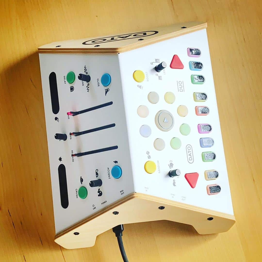 ただすけのインスタグラム：「来ちゃったよ、届いちゃったよ。 #dato #duo #２人用シンセ」