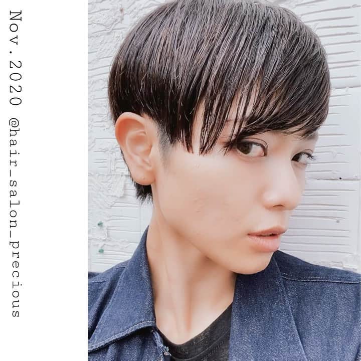 金城優華のインスタグラム：「【New hair】  @hair_salon_precious   やっと喜納さんトコ行けたよ♡  今回の #喜納ショート   冬のイメージで 前髪厚めに。 全体的に丸みを帯びたシルエット。 でも、前髪チョロっと直線的な ちょっとしたニュアンスが センス感じるカット。  行く度に 知らなかった自分を 引き出してくれる。 信頼出来る喜納さんだから いつもお任せ。 イメージだけザックリ話し合ったら あら♡素敵。  今の気分にもピッタリ。  いつもありがとうございます♪  #ショートヘア  #大人カジュアル  #mode #shorthair  #fashion  #おしゃれ  #ママ  #uniqlou   ＊DMでオーダーの仕方の質問ありましたが… どうしよう… 座ってザックリイメージ話すだけ…… 気になる方はPreciousへ!!  レディースもメンズカットも やっているので 気になる方は是非♡」