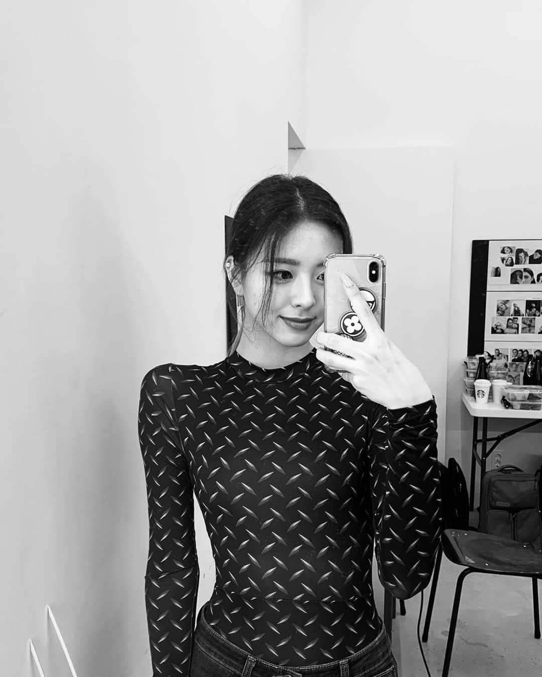 ITZYさんのインスタグラム写真 - (ITZYInstagram)「거울셀카📸」11月11日 20時43分 - itzy.all.in.us