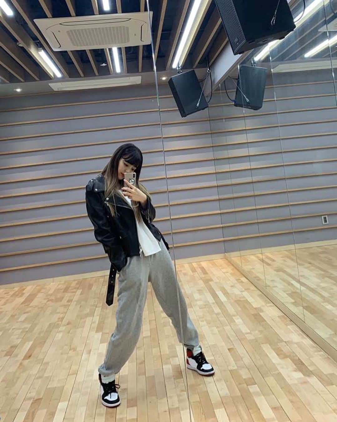 ITZYさんのインスタグラム写真 - (ITZYInstagram)「거울셀카📸」11月11日 20時43分 - itzy.all.in.us