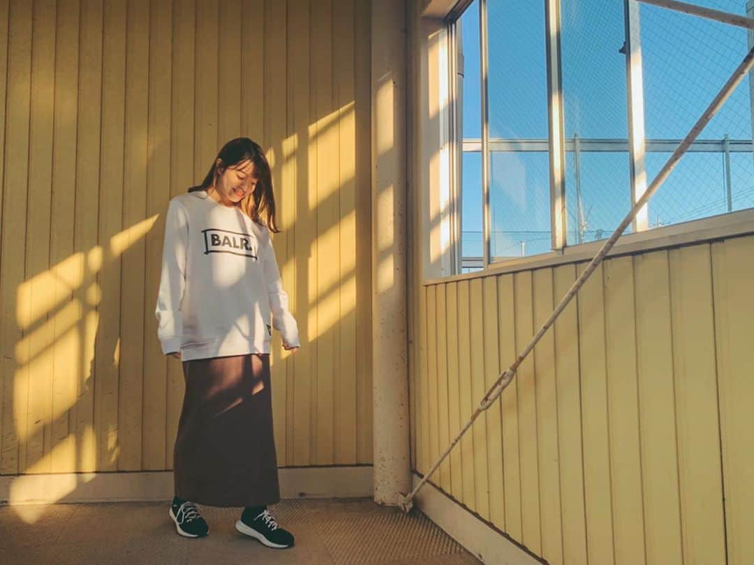 寺田安裕香のインスタグラム：「✨ 夏頃にお邪魔させていただいた #BALR の展示会で注文していた お洋服たちが届きました〜😆 トレーナーもスニーカーも可愛い！！ そして着心地、履き心地抜群でした🥺 ありがとうございました🌈 ・ ・ ・ ・ ・ #balr #balrjapan #fashion  #ootd #sportygirl #sneakers  #japan #japanesegirl #좋아요 #팔로미 #데일리룩 #오오티디#옷#패션」