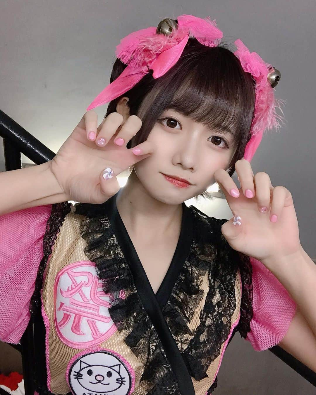 南茉莉花のインスタグラム：「ピンク似合ってる？🥺  #ショートヘア  #ショートカット  #たぬき顔  #アイドル  #japanese  #ネイル  #ピンク #tbt」