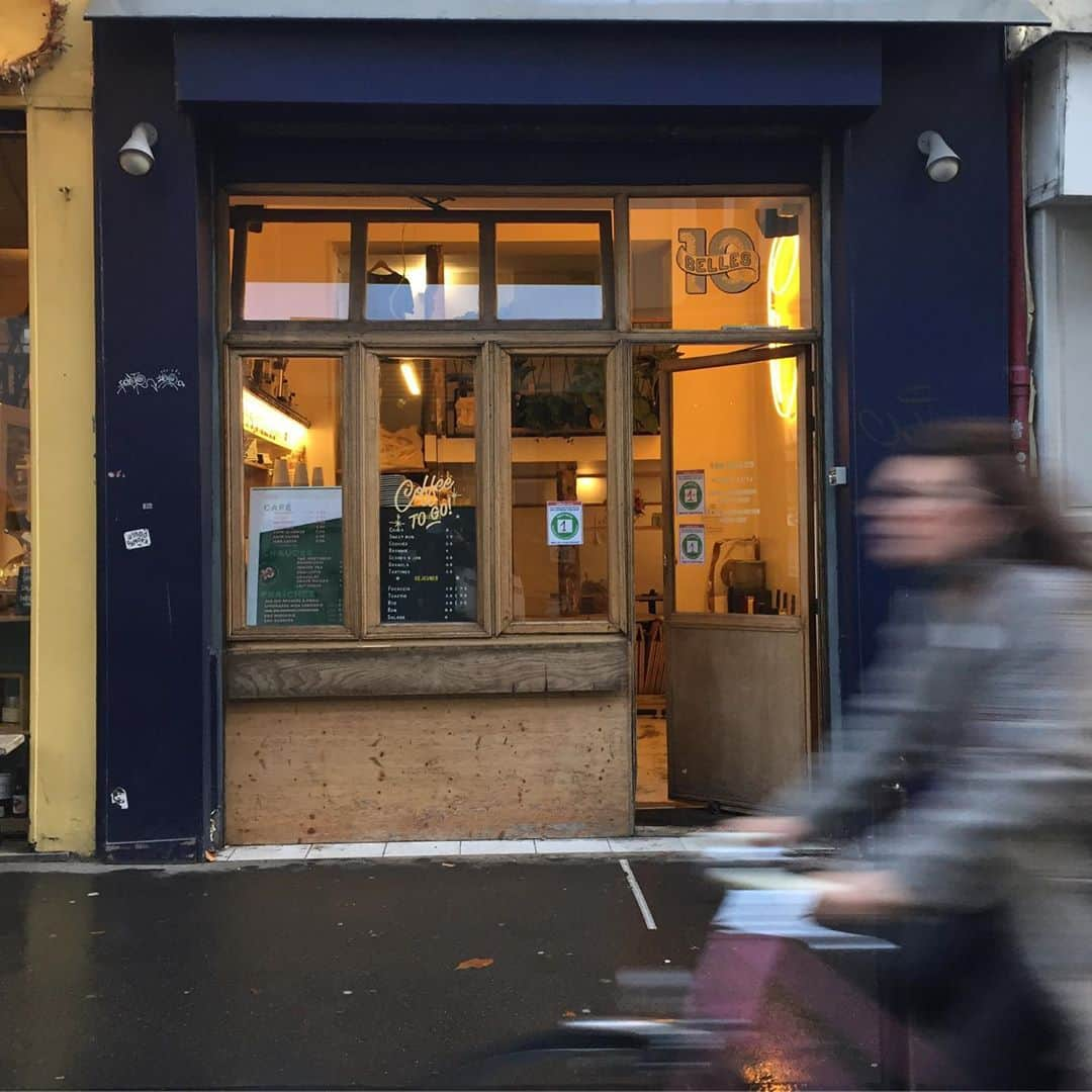 大森美希さんのインスタグラム写真 - (大森美希Instagram)「One of my favorite coffee shops in Paris, @tenbelles is open for take away during lockdown! Happy to know that!   運河近くの、お気に入りのコーヒーショップが営業してた！久しぶりにカフェクレームをゲット、運河沿いでしみじみ堪能。  #café #coffee #paris #coffeeshop #tenbelles #cafecreme #lockdown #canalsaintmartin #coffeebreak #パリ #カフェ #カフェ巡り #パリ散歩 #コーヒーブレイク #コーヒーショップ #テンベルズ #パリ散歩 #パリ生活 #パリところどころ #サンマルタン運河 #カフェクレーム #お気に入りのカフェ」11月11日 20時52分 - mikiomori_